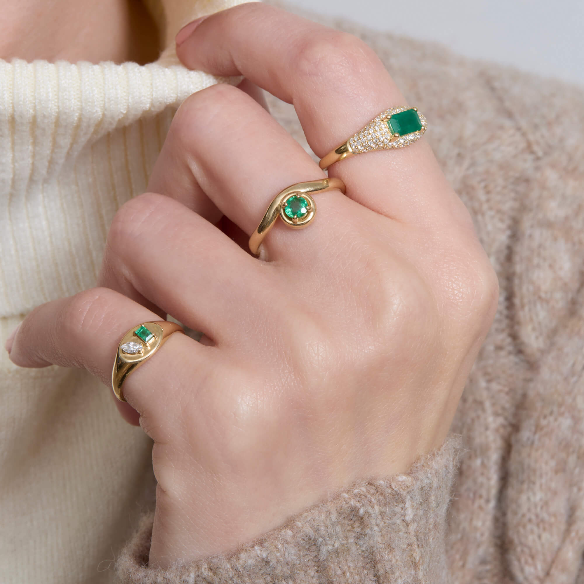 Claudia Emerald Signet Ring - 5