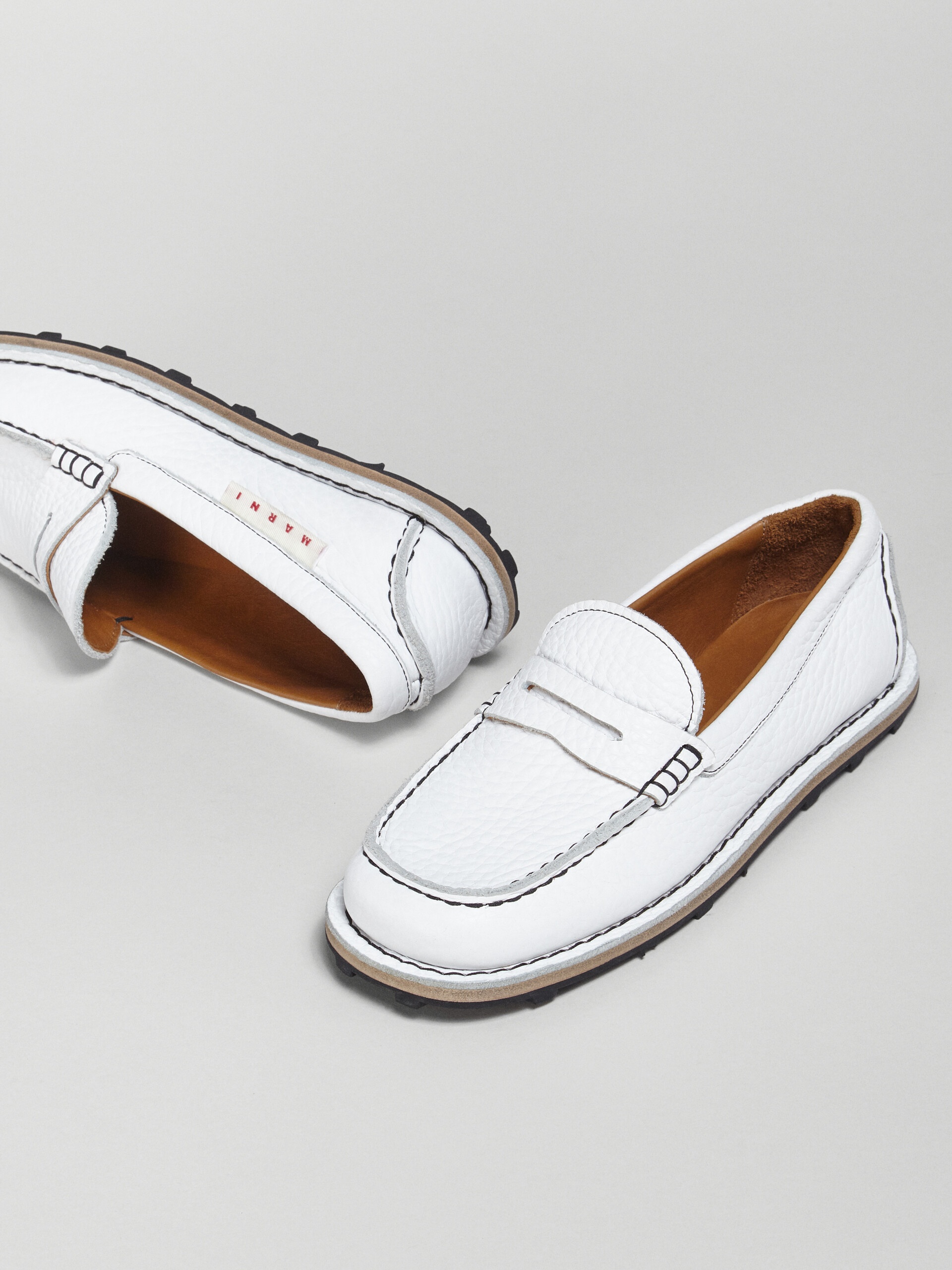 GRAINED CALF LEATHER MOCCASIN - 5