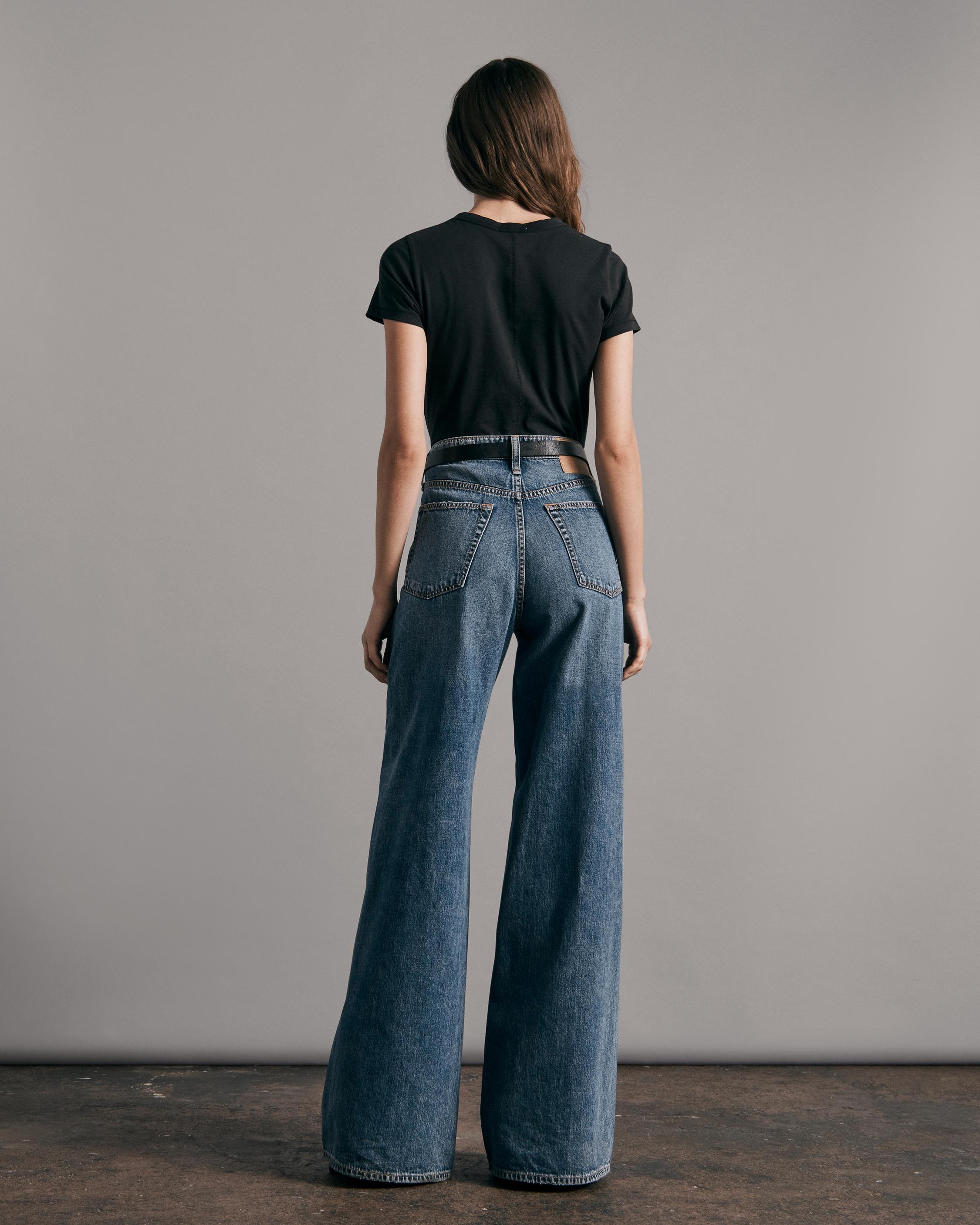 Sofie High-Rise Wide Leg - Pebbles
Relaxed Fit Mid Indigo Jean - 5