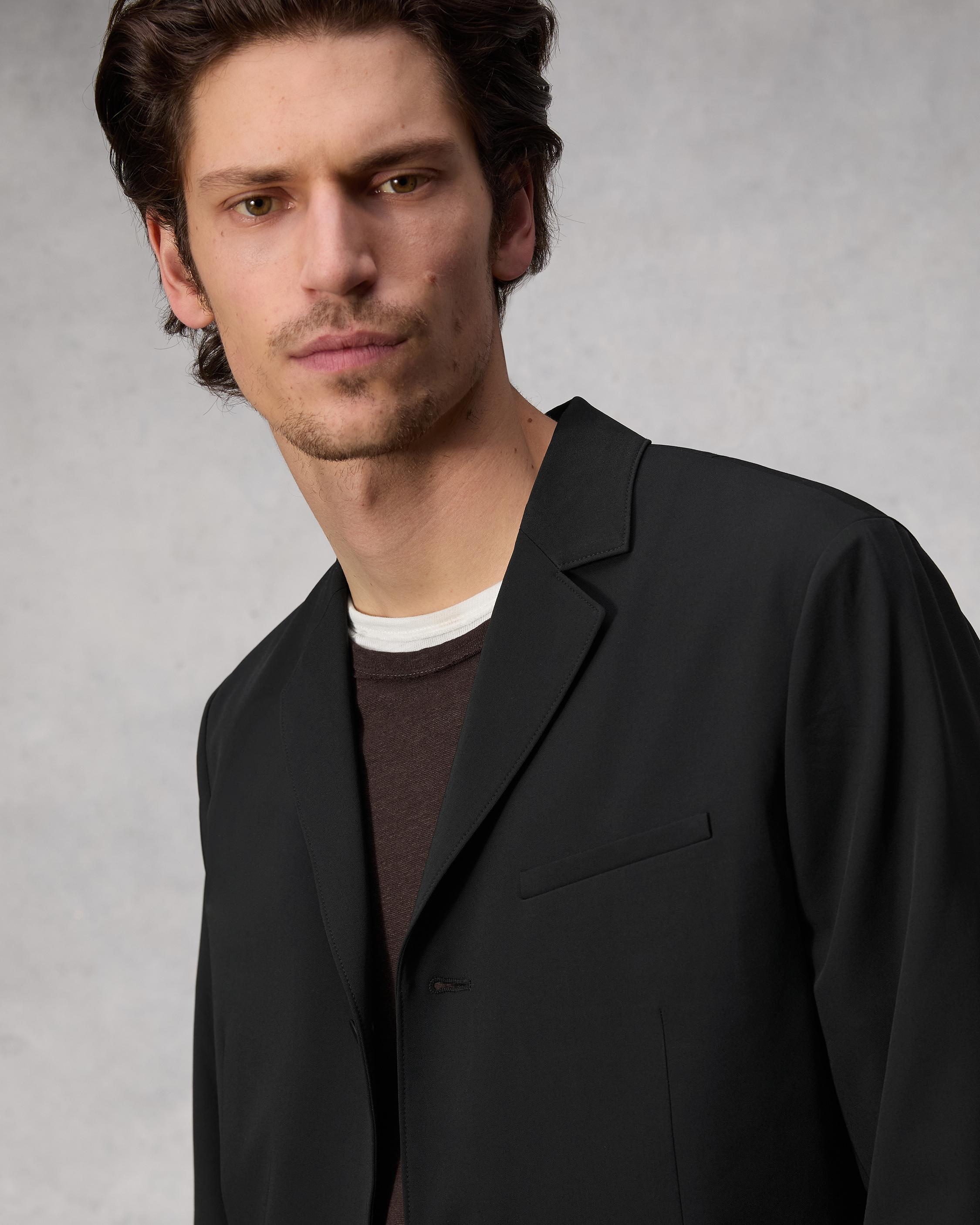 Achilles Blazer
Tailored Fit - 6