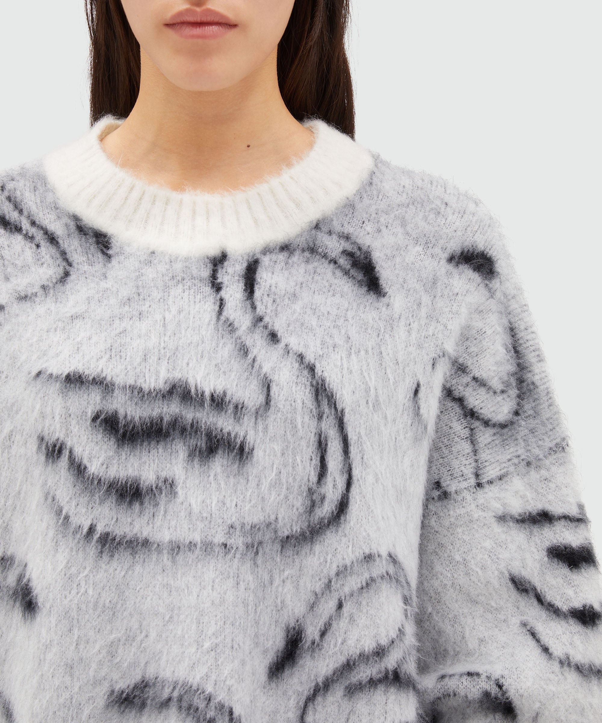Combed wool sweater with jacquard swans - 5