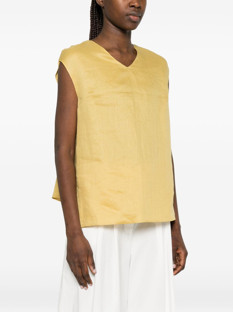 V-neck sleeveless top 3