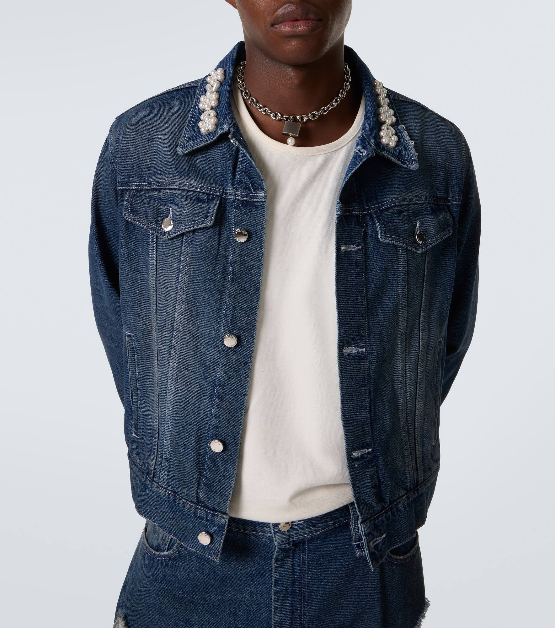 Embellished cropped denim jacket - 5