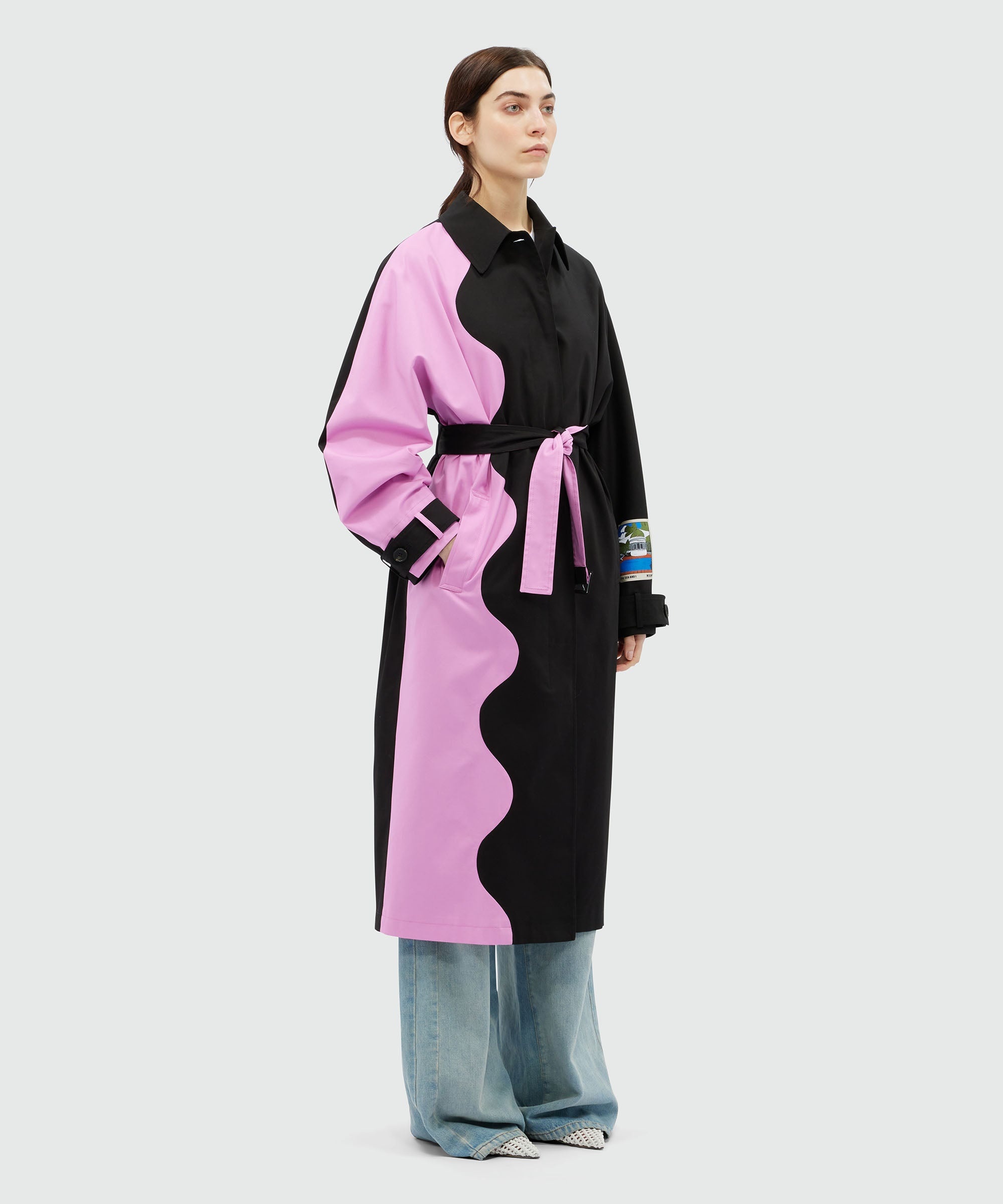 Gabardine trench coat with "Waves" motif - 4