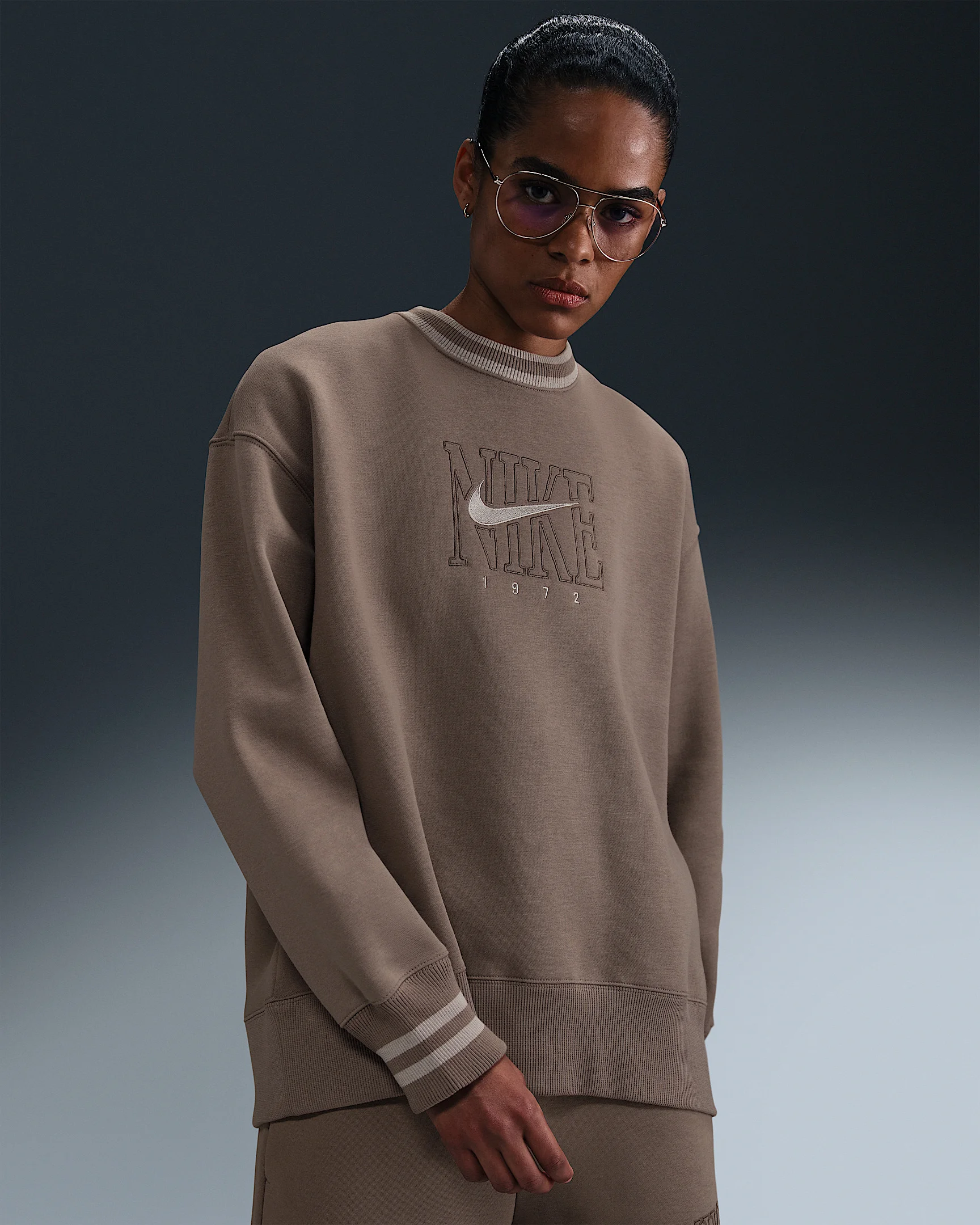 Nike Sportswear Phoenix Fleece Women's Oversized Graphic Crew-Neck Sweatshirt - 1