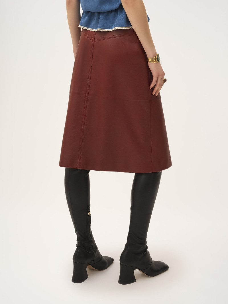 KNEE-LENGTH SKIRT IN LEATHER 5