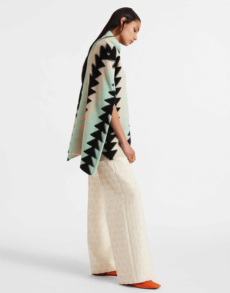 Trine Cape 7
