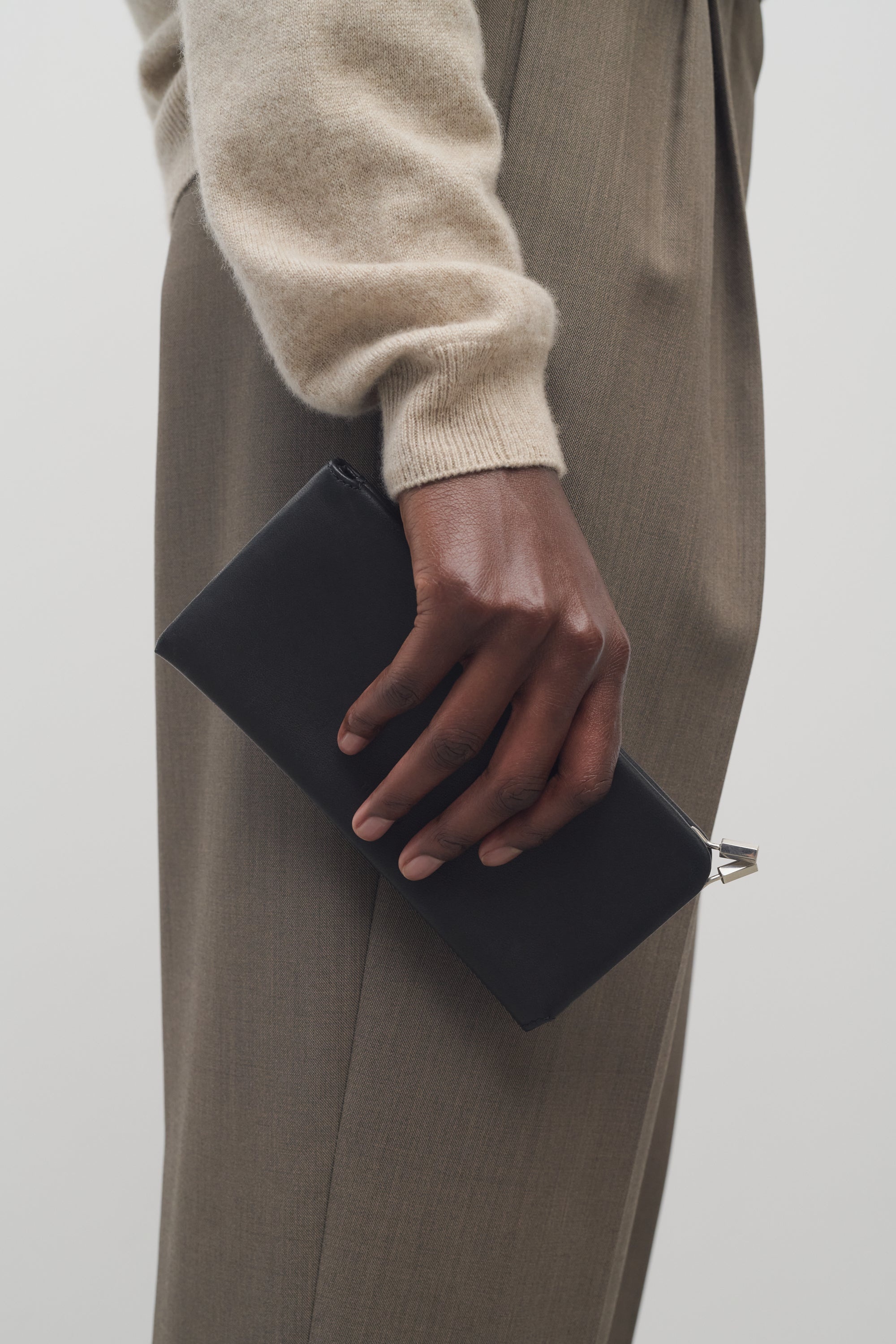 Clasp Sunglasses Case in Leather - 3