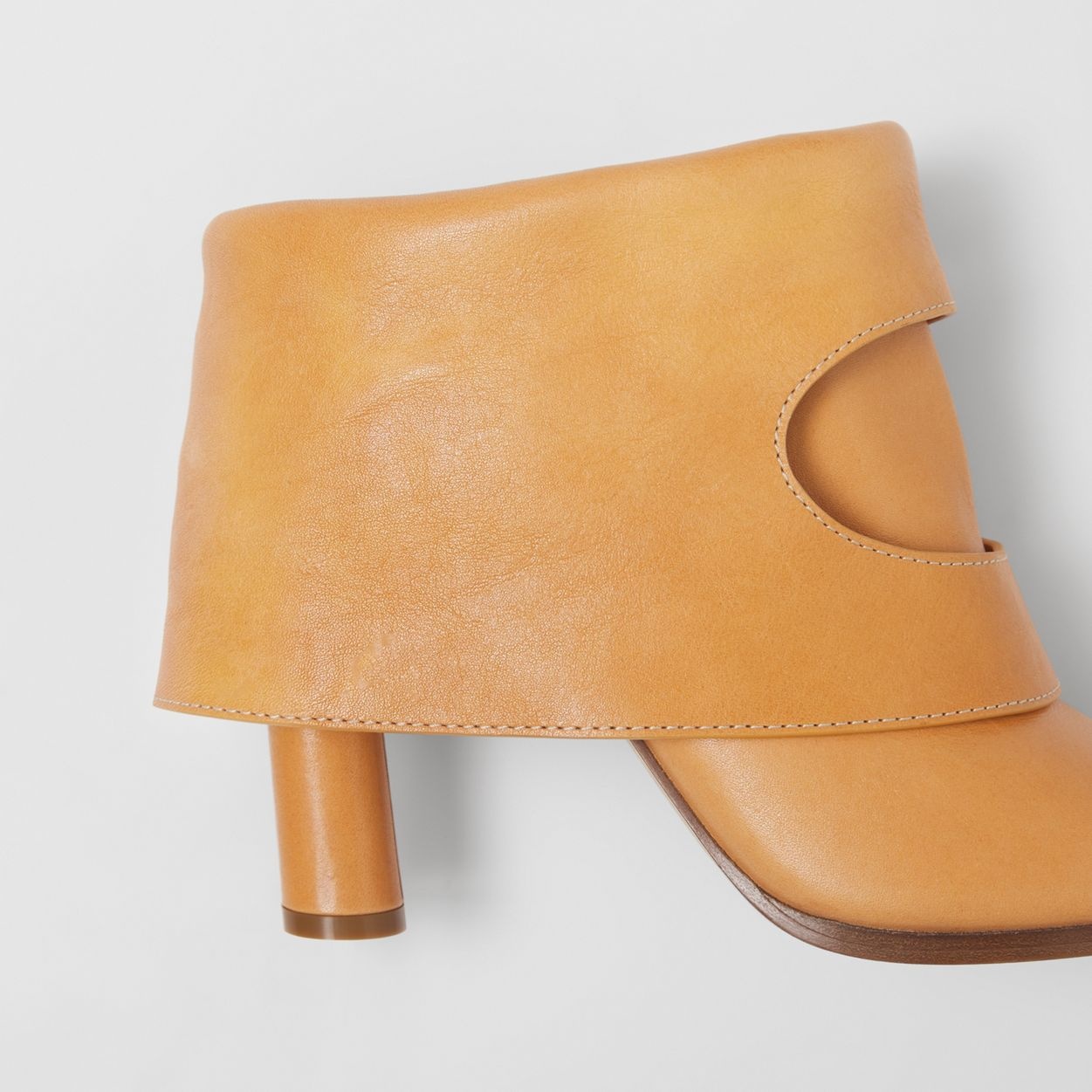 Porthole Detail Leather Peep-toe Boots - 8