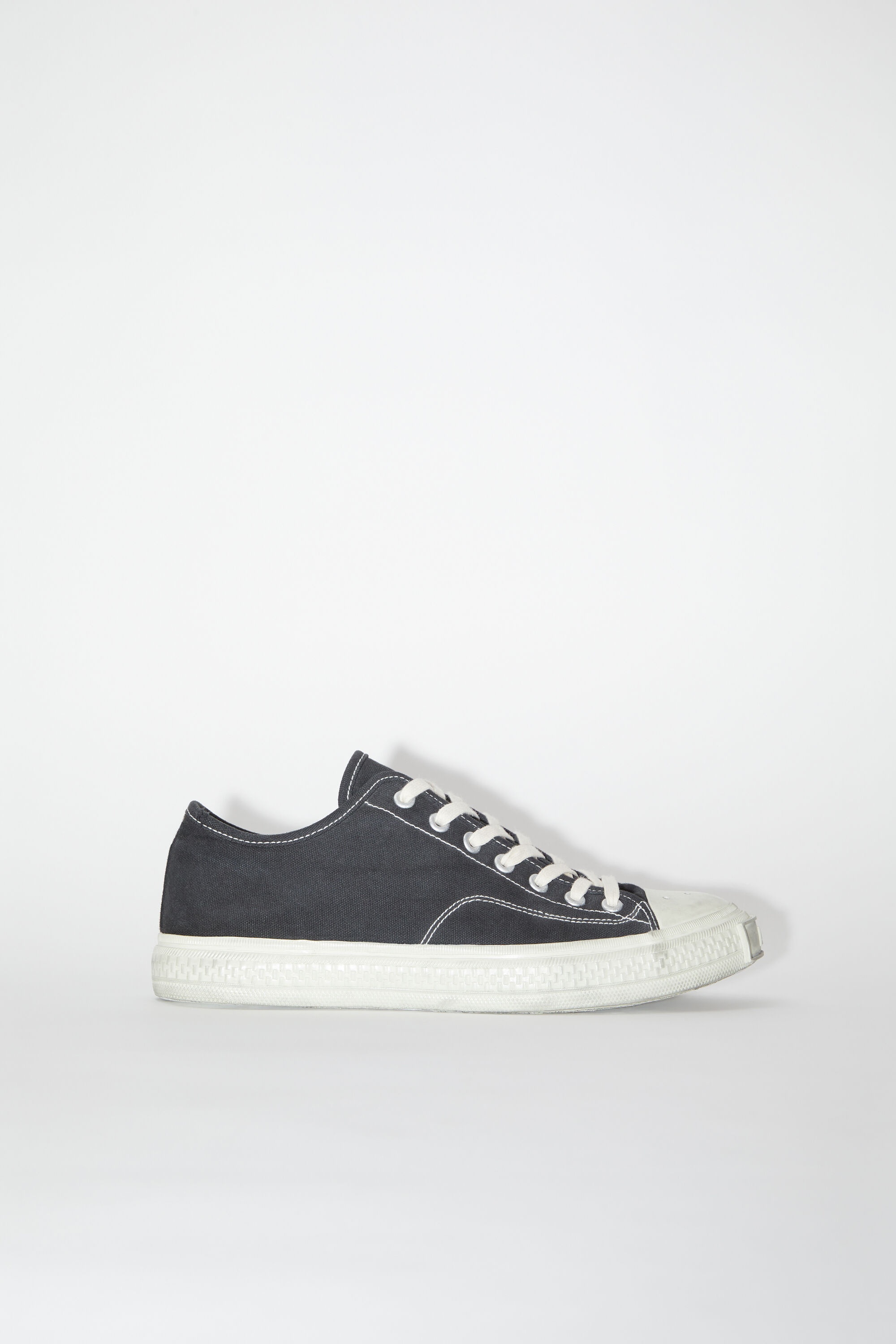 Low top sneakers - Black/off white - 1