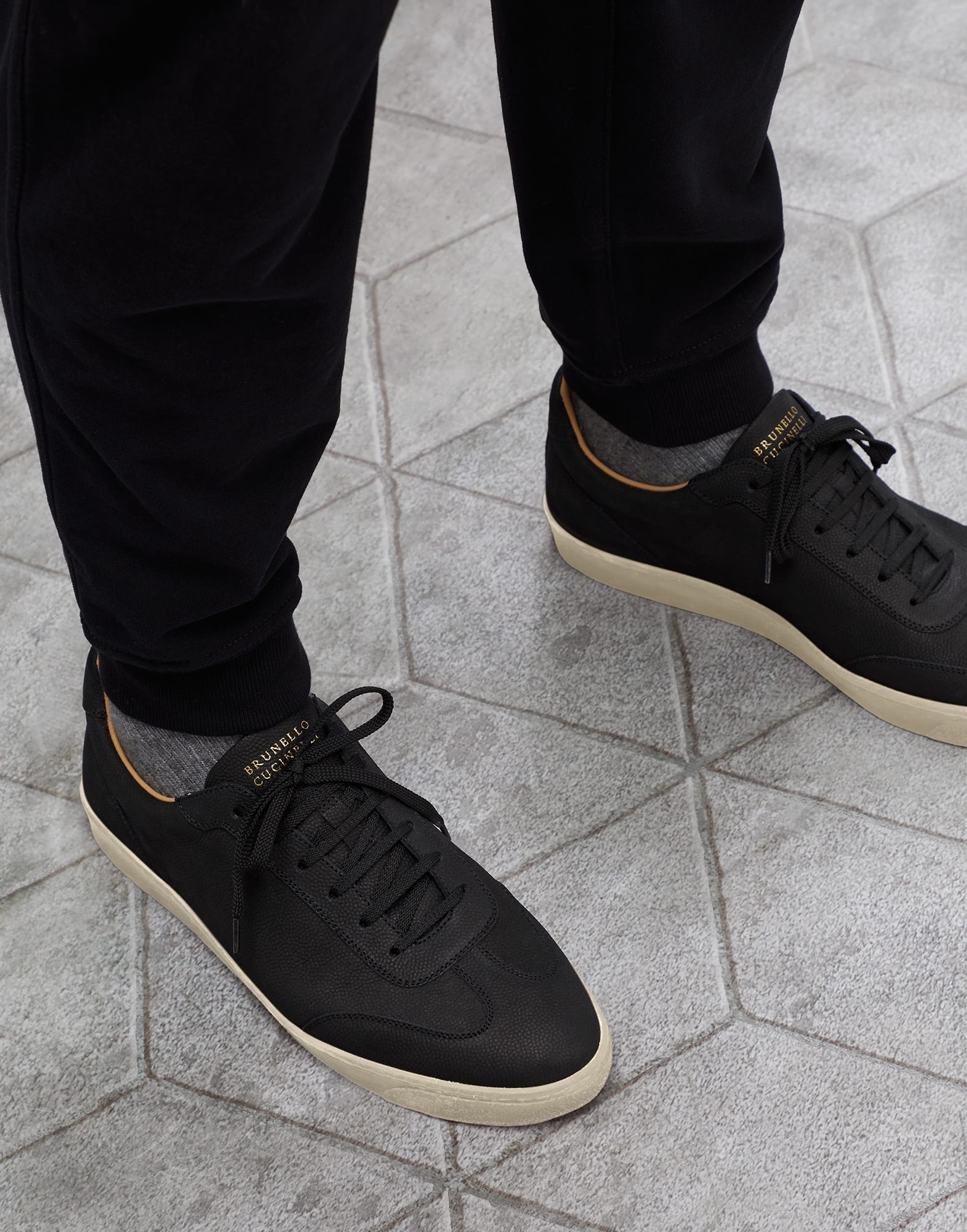 Texture nubuck sneakers with natural rubber sole - 4
