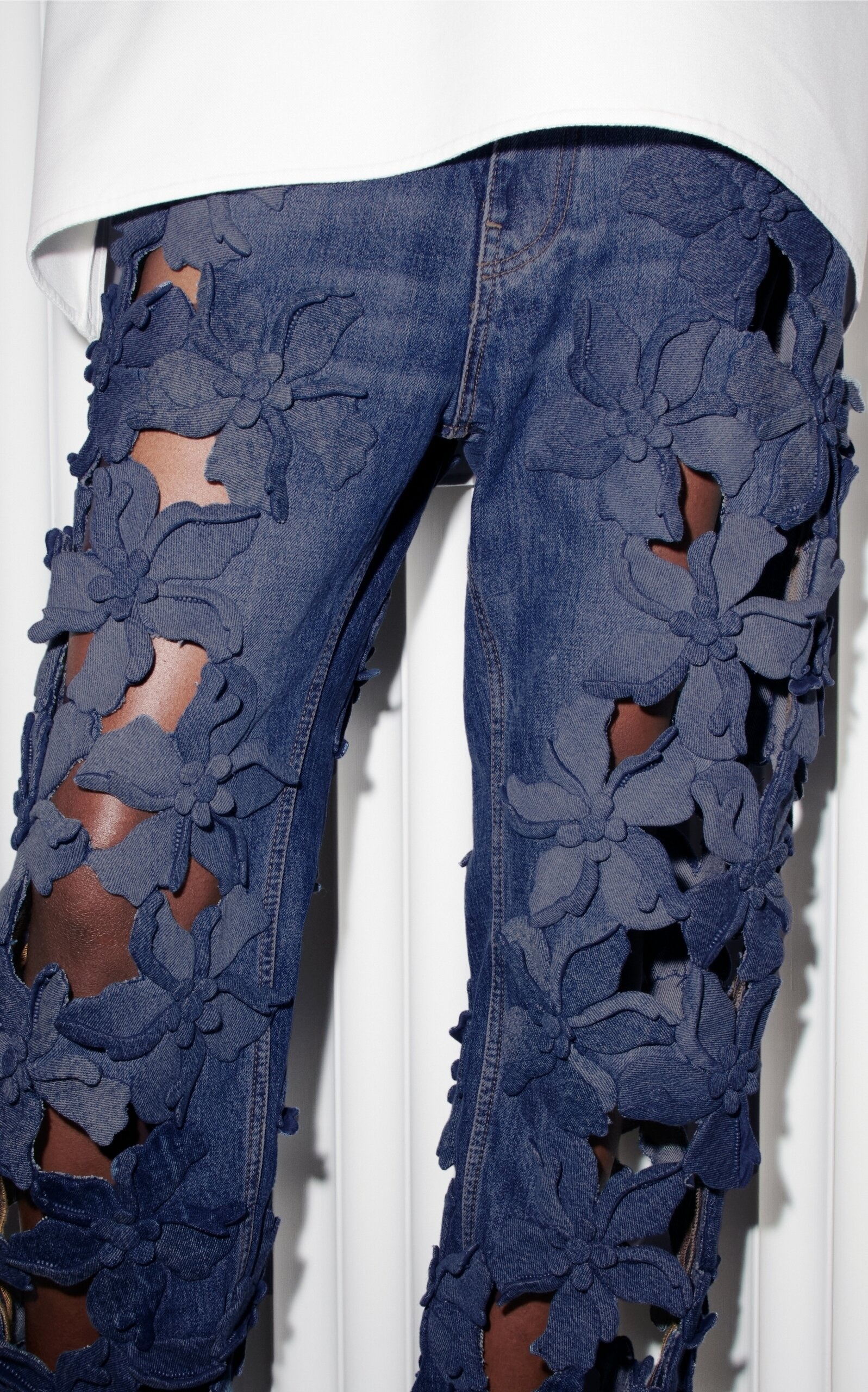 デニム・ジーパン VALENTINO FW25 EMBROIDERED DENIM PANTS (7B3DD20G94W 508) Embroidered Denim Pants for Woman in Denim | Valentino US