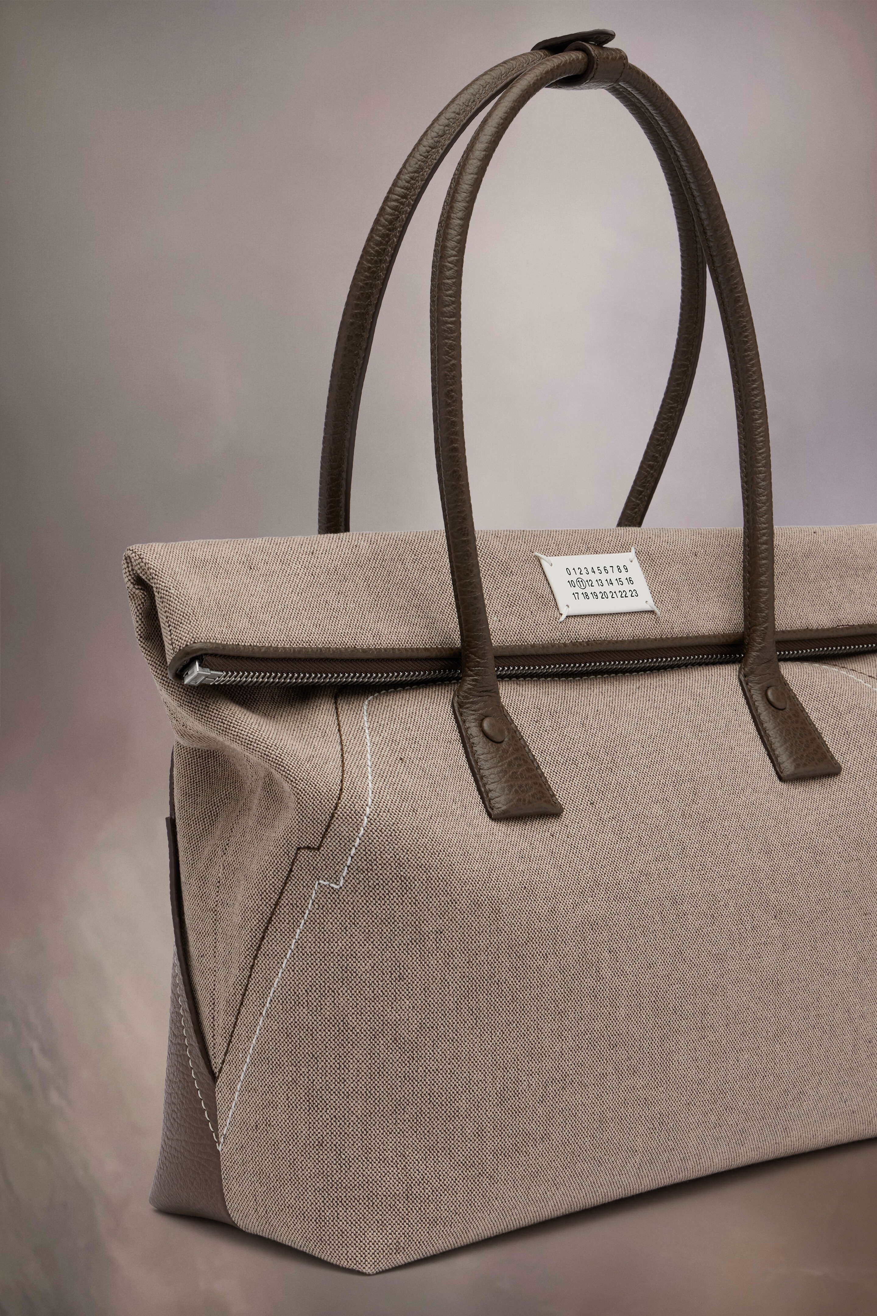 【Maison Margiela】 5AC SHOPPING MEDIUM Maison Margiela Medium 5AC Classique Tote Bag | Black | FARFETCH