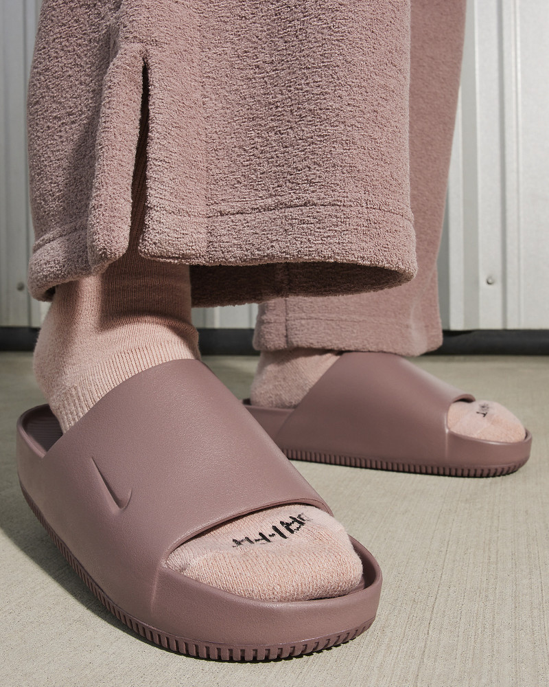 Nike Nike Calm Women's Slides outlook