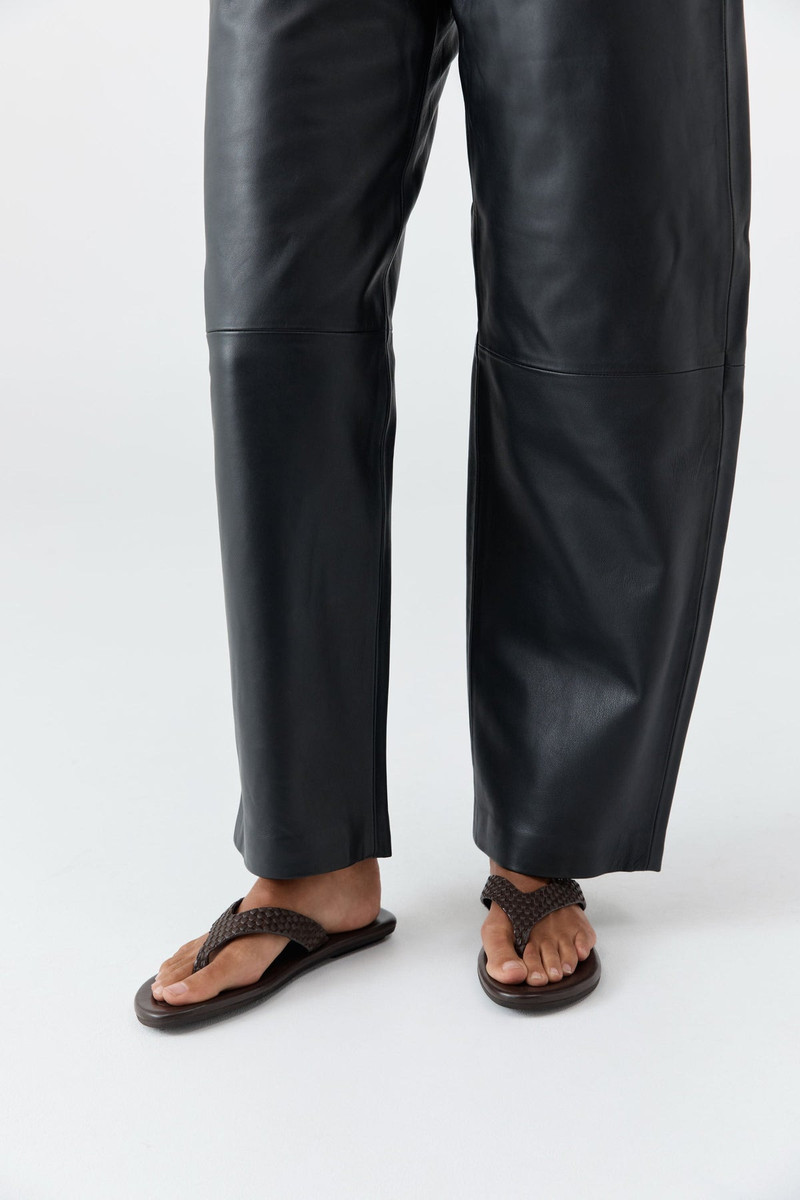 ST. AGNI Lattice Weave Thong - Coffee outlook