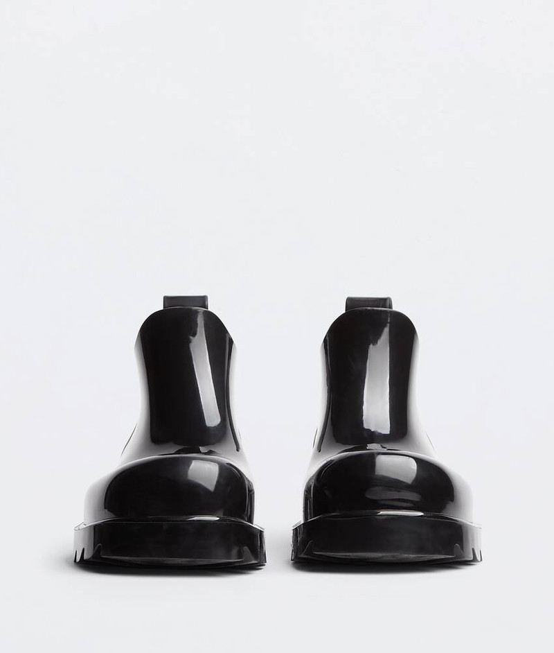 Bottega Veneta stride outlook