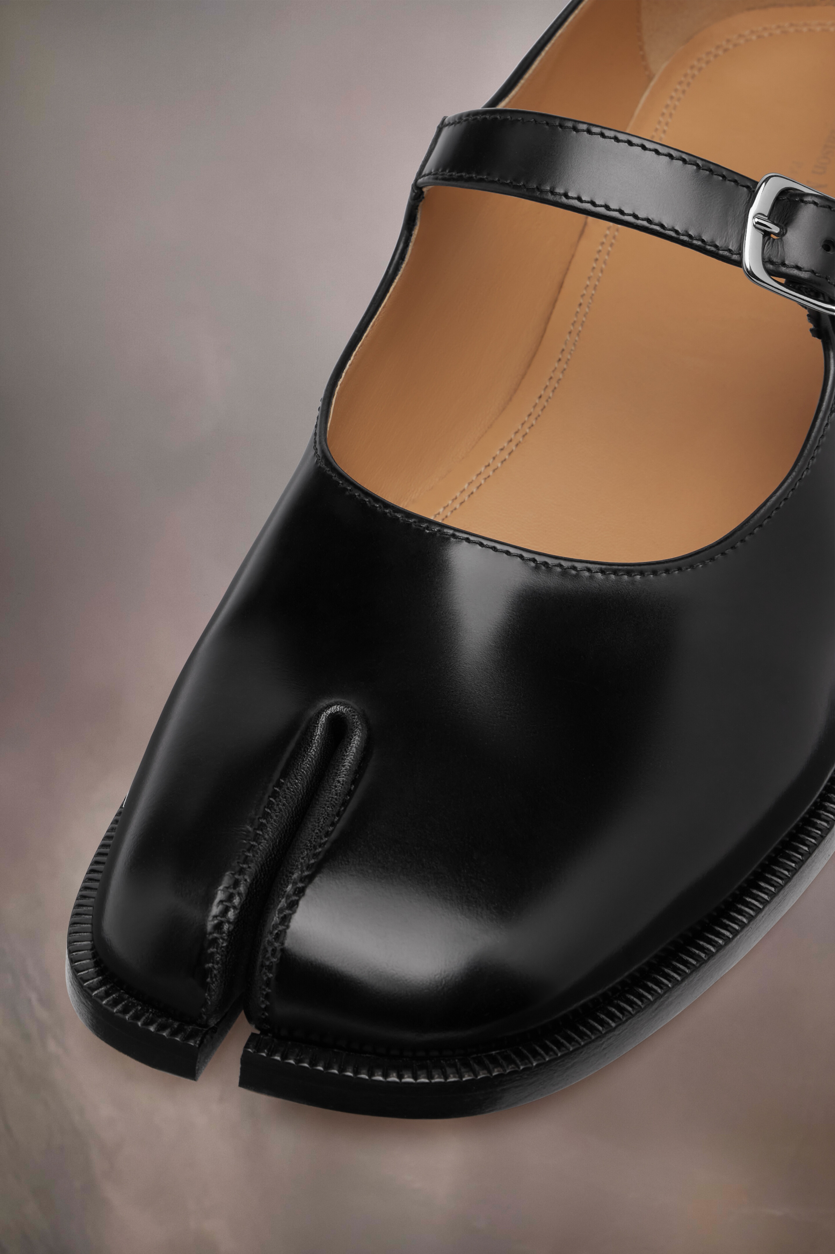【MAISON MARGIELA】Mary-Jane Tabi City Tabi City Mary Jane Mule in Black
