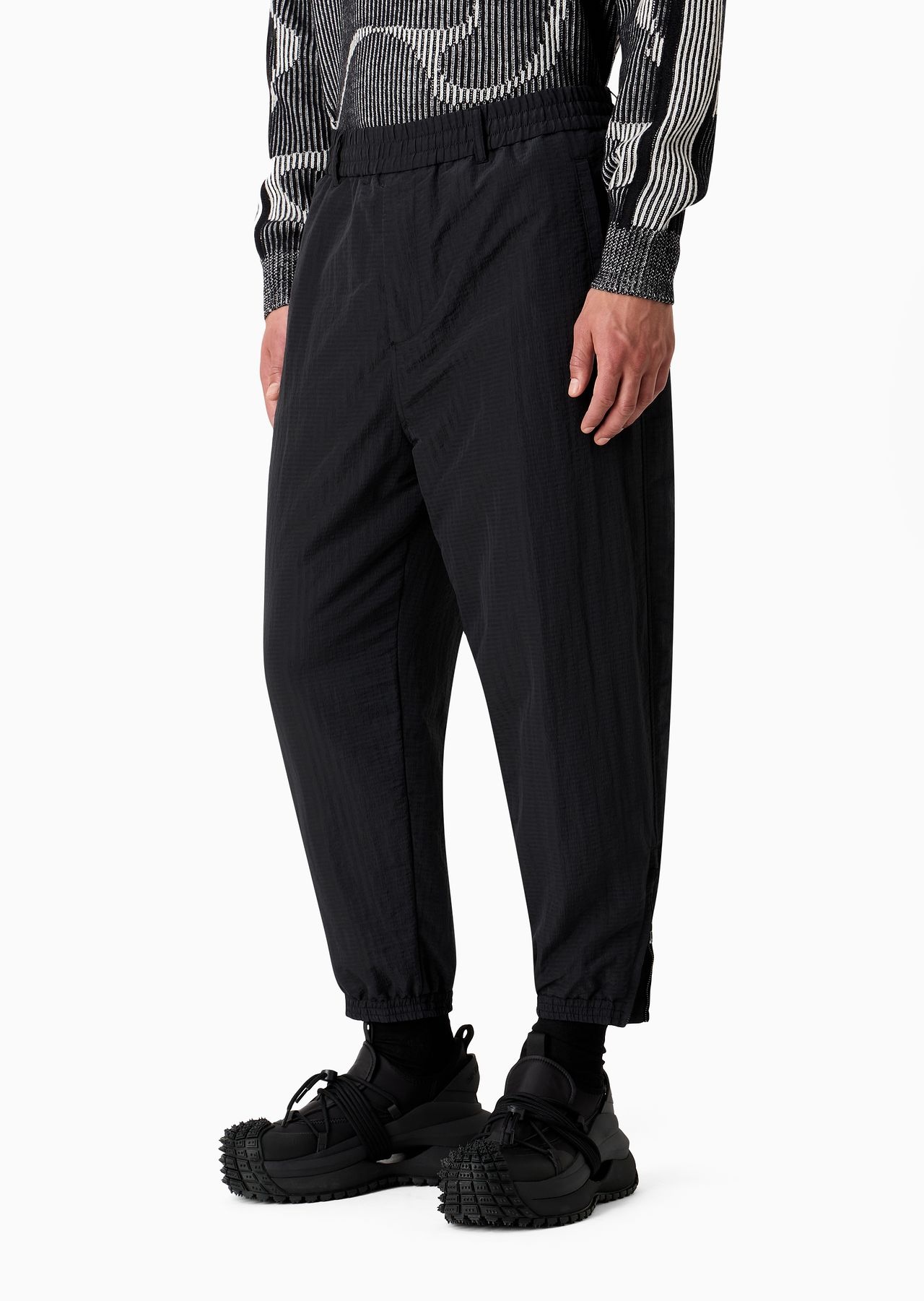 Light nylon seersucker trousers with stretch hem and zip - 2