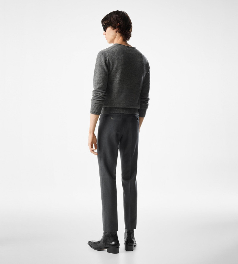 LIGHTWEIGHT CASHMERE SILK V NECK 3