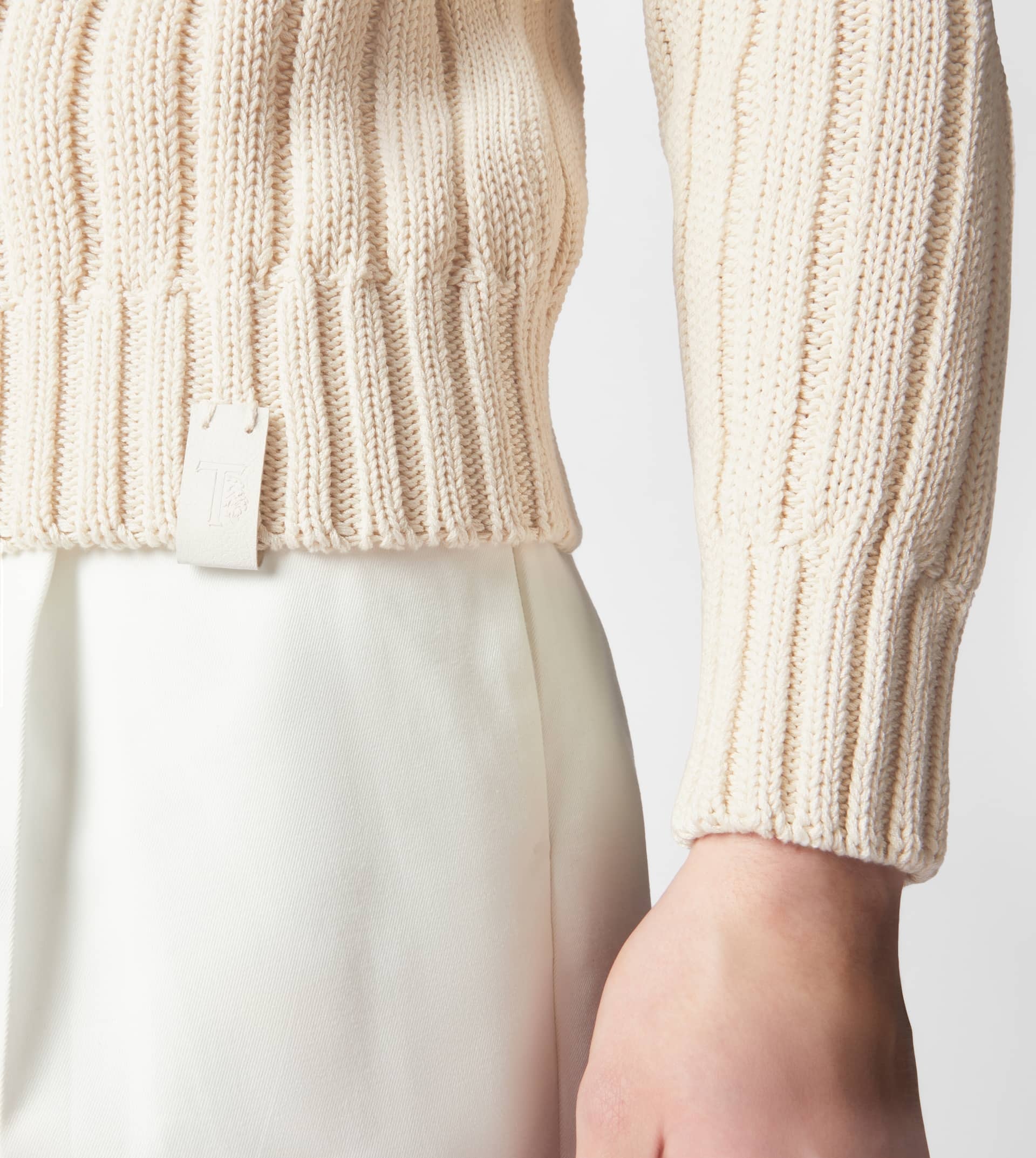 ROUND-NECK PULLOVER - WHITE - 6