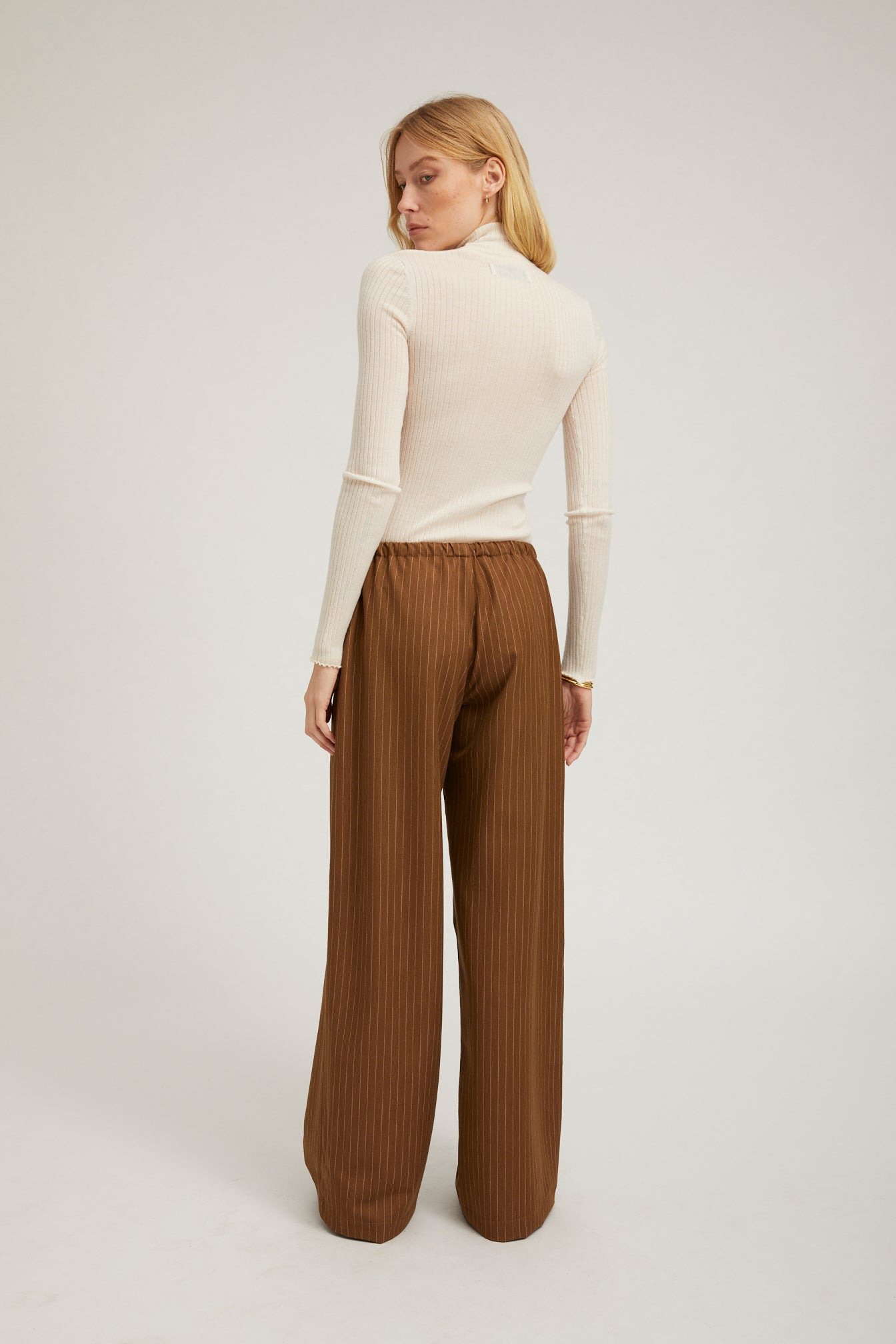 CHALK CASHMERE MOCK NECK - 4