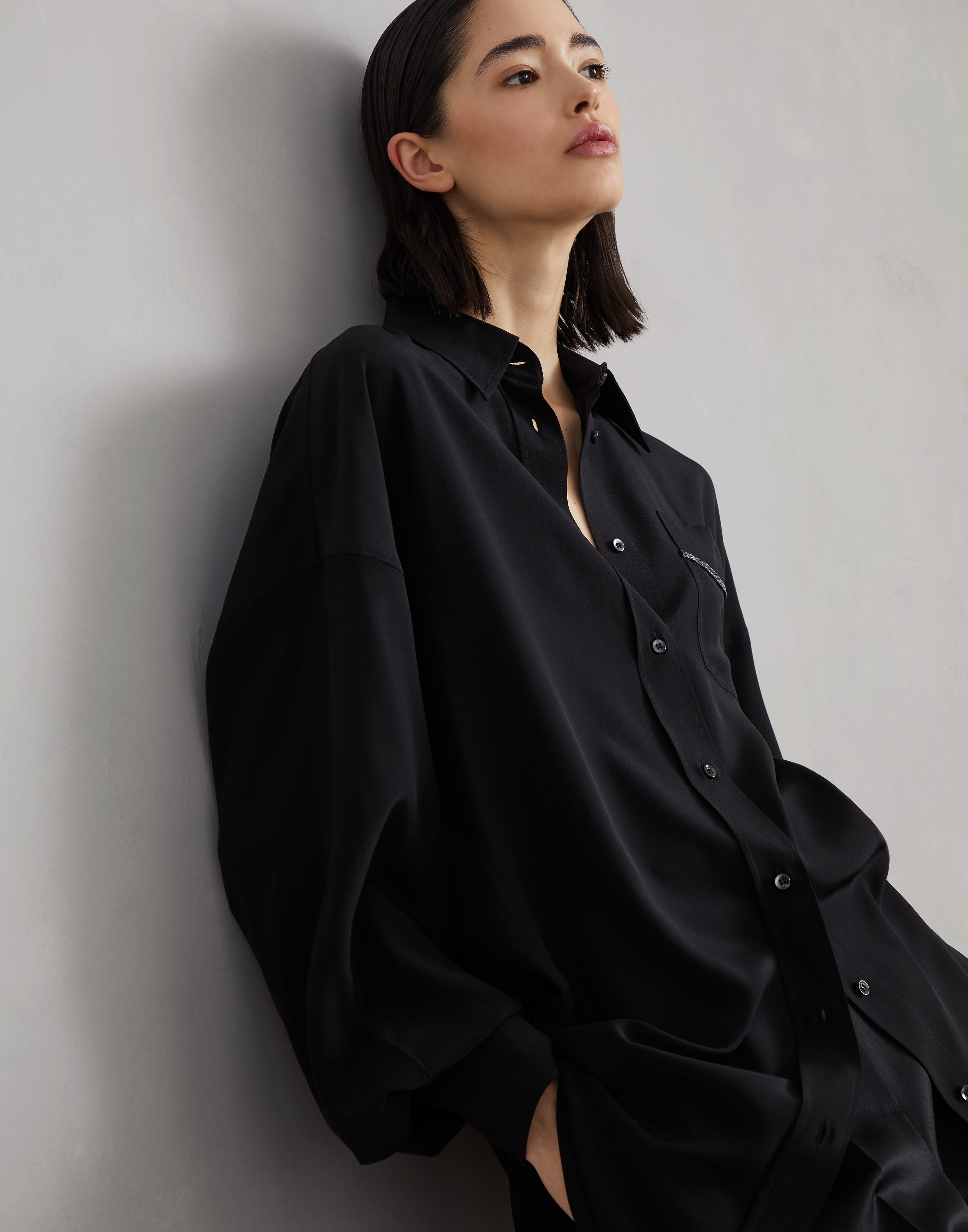 Silk crêpe de Chine long shirt with shiny pocket detail - 4