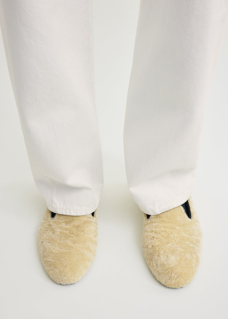 TOTEME Shearling loafers beige outlook