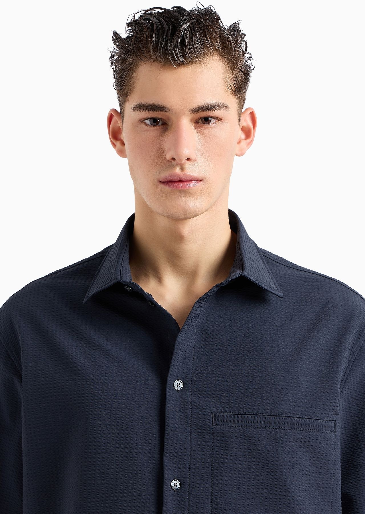 Short-sleeved oversized shirt in technical seersucker - 5