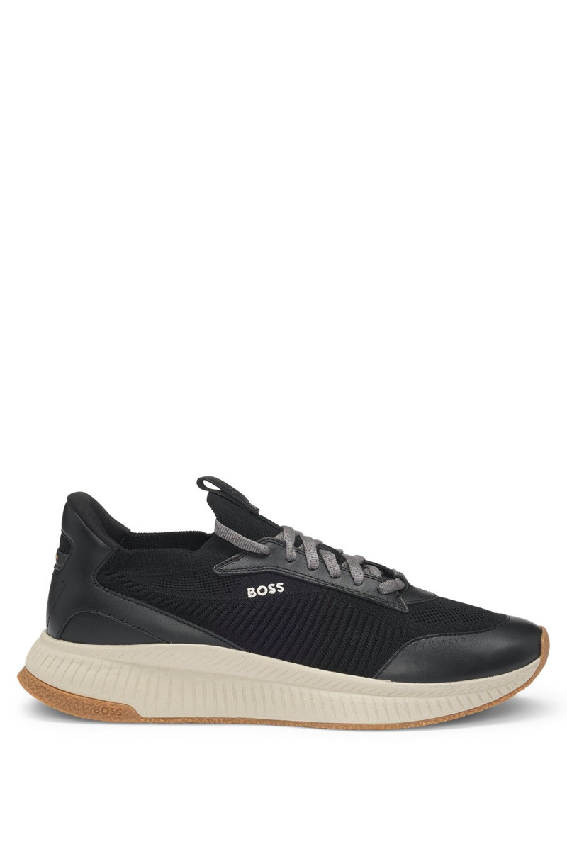 FISHBONE SOLE 및 SIGNATURE ACCENTS와 MIXED-MATERIAL TRAINERS 1