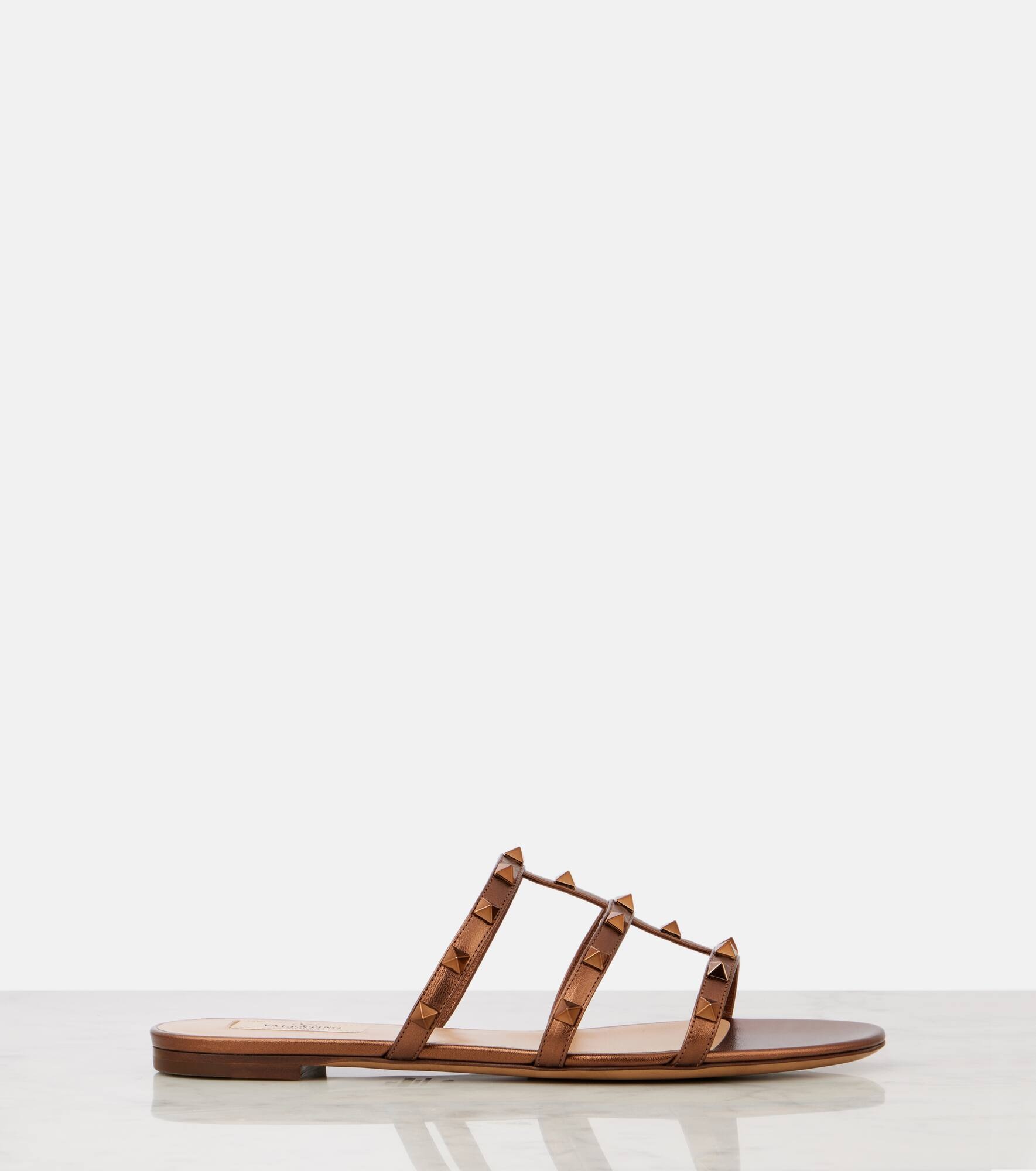 Rockstud metallic leather sandals - 4