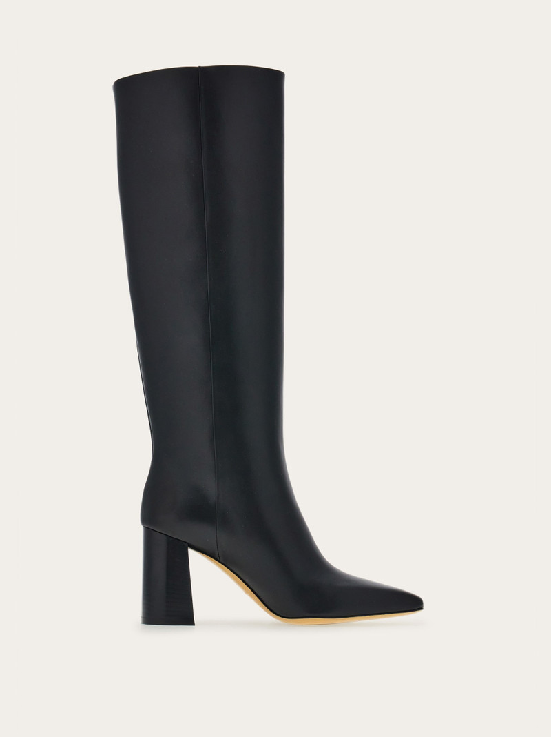 Knee high boot with golden tab 6