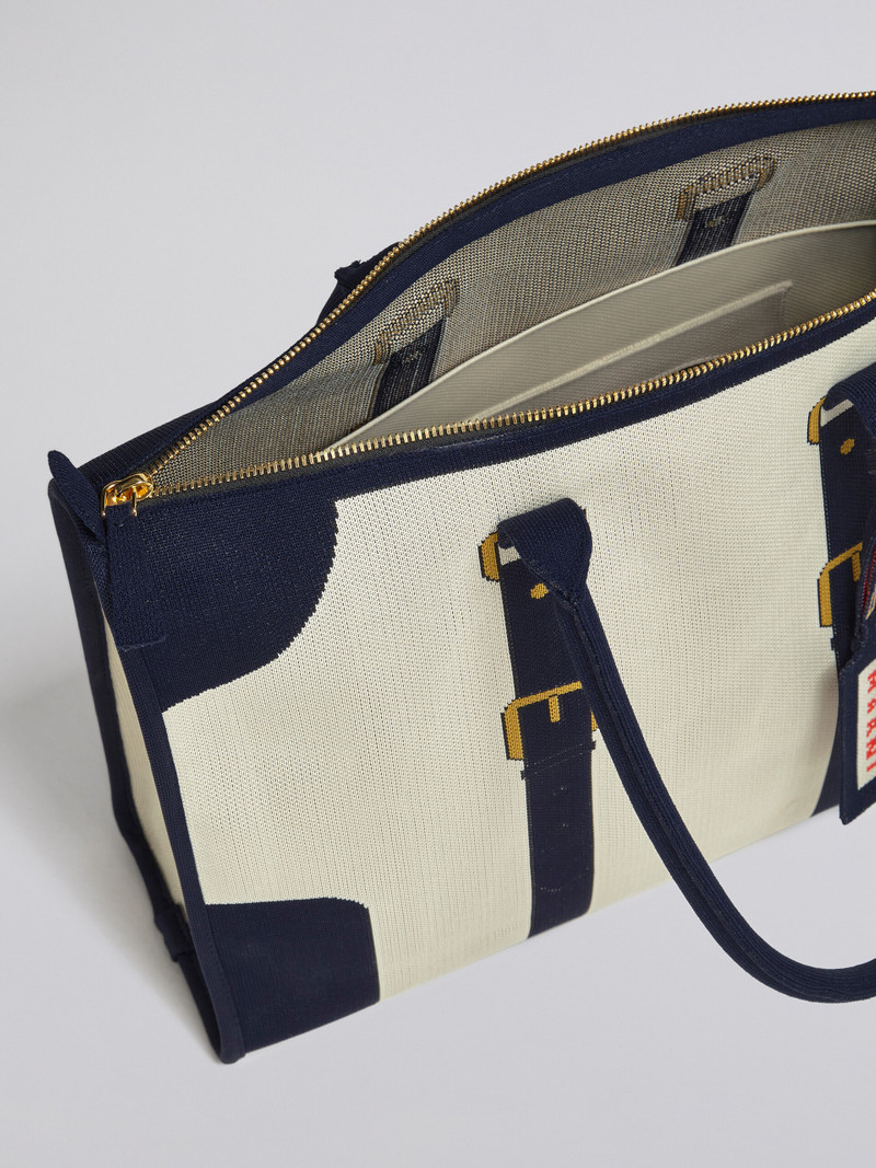 WHITE AND BLUE TROMPE-L'ŒIL JACQUARD TRAVEL BAG 4