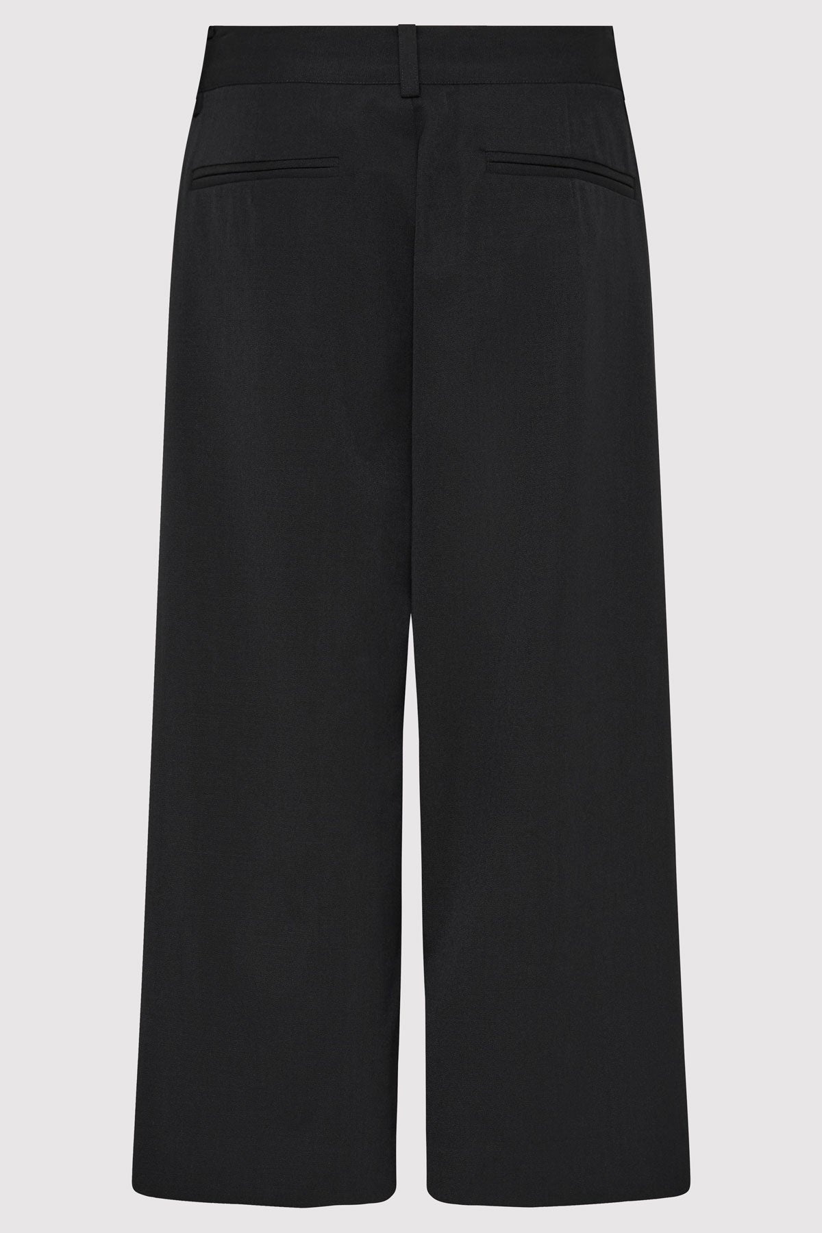 Bermuda Shorts - Black - 7