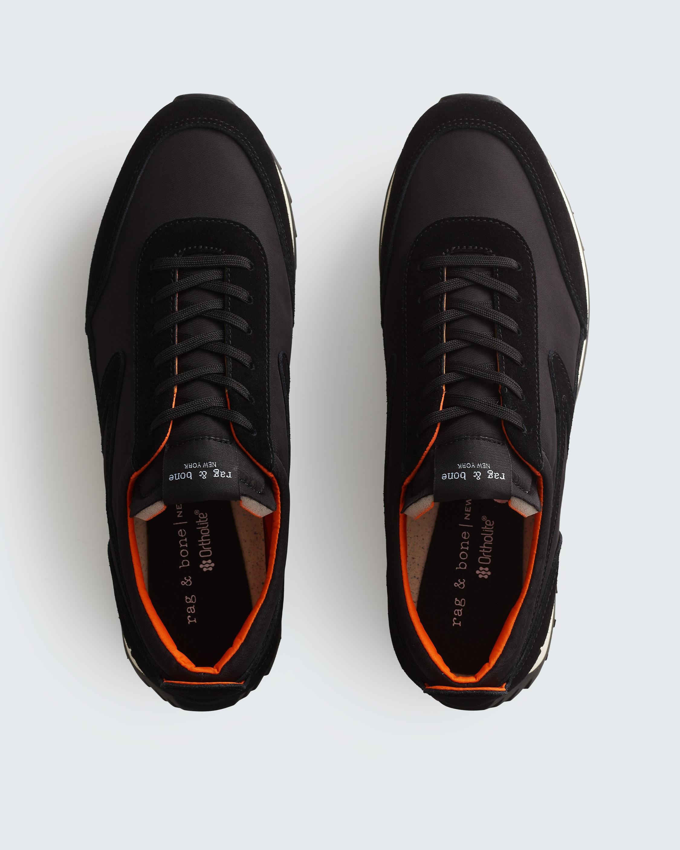 Retro Runner Bomber - Suede
Low Top Sneaker - 2