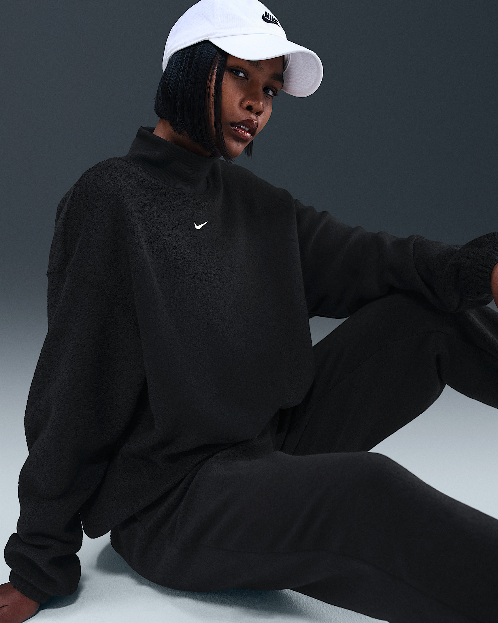 Nike Sportswear Phoenix Plush Women's Cozy Fleece Oversized Mock-Neck Top - 3