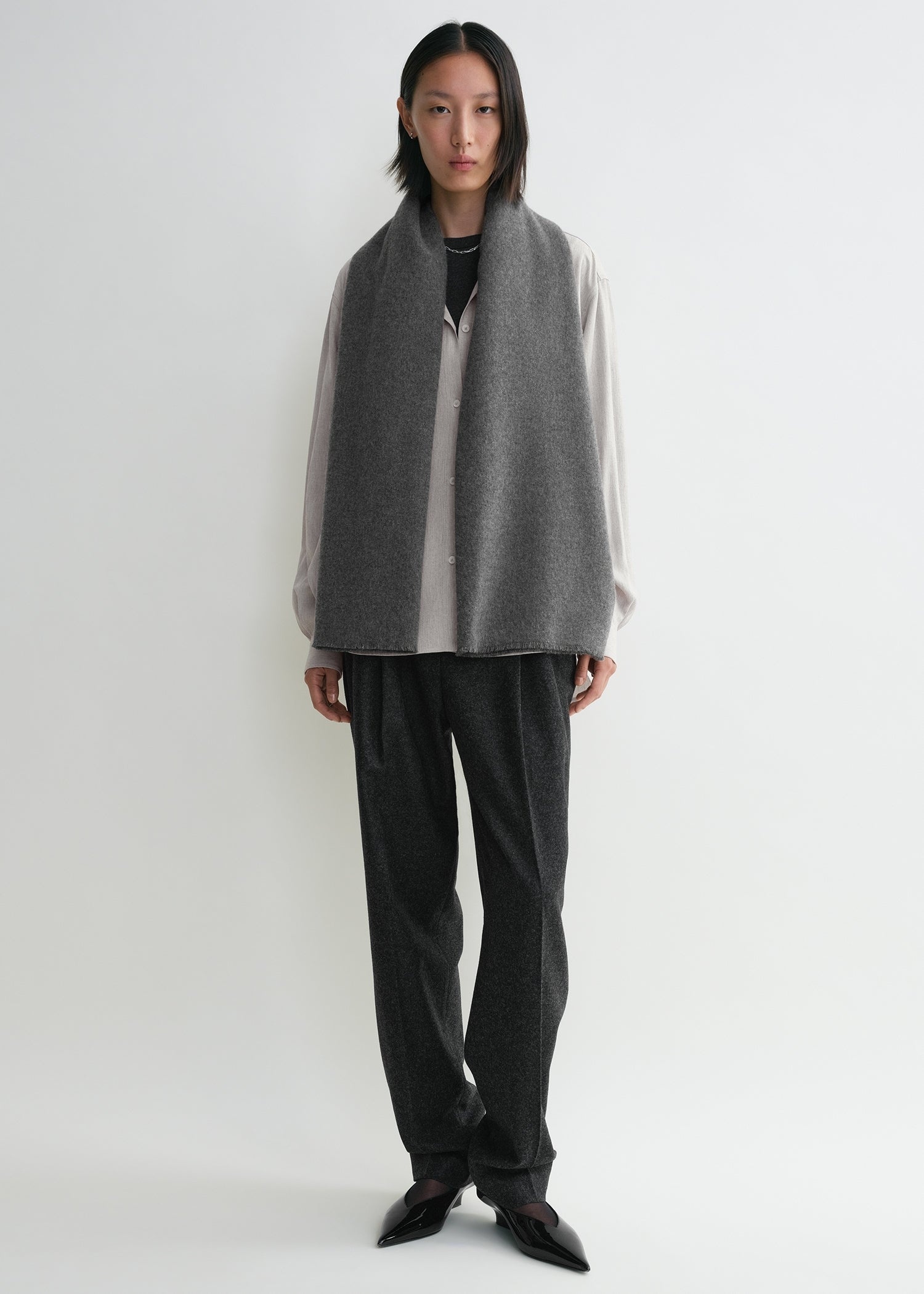 Wide classic wool scarf mid grey - 2