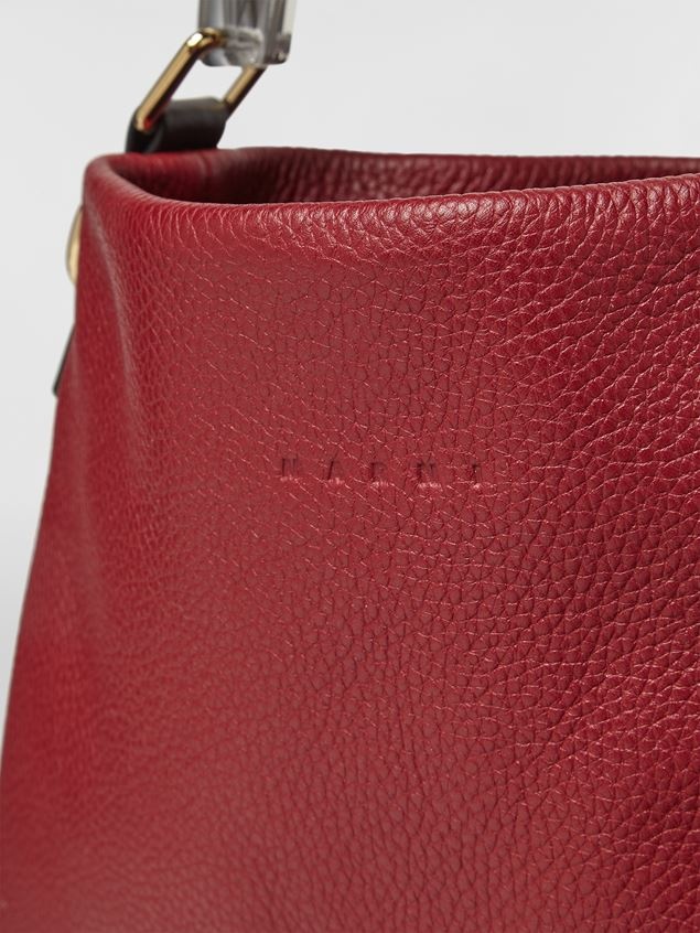 HOBO BAG IN RED GRAINED CALFSKIN AND RESIN HANDLE - 5