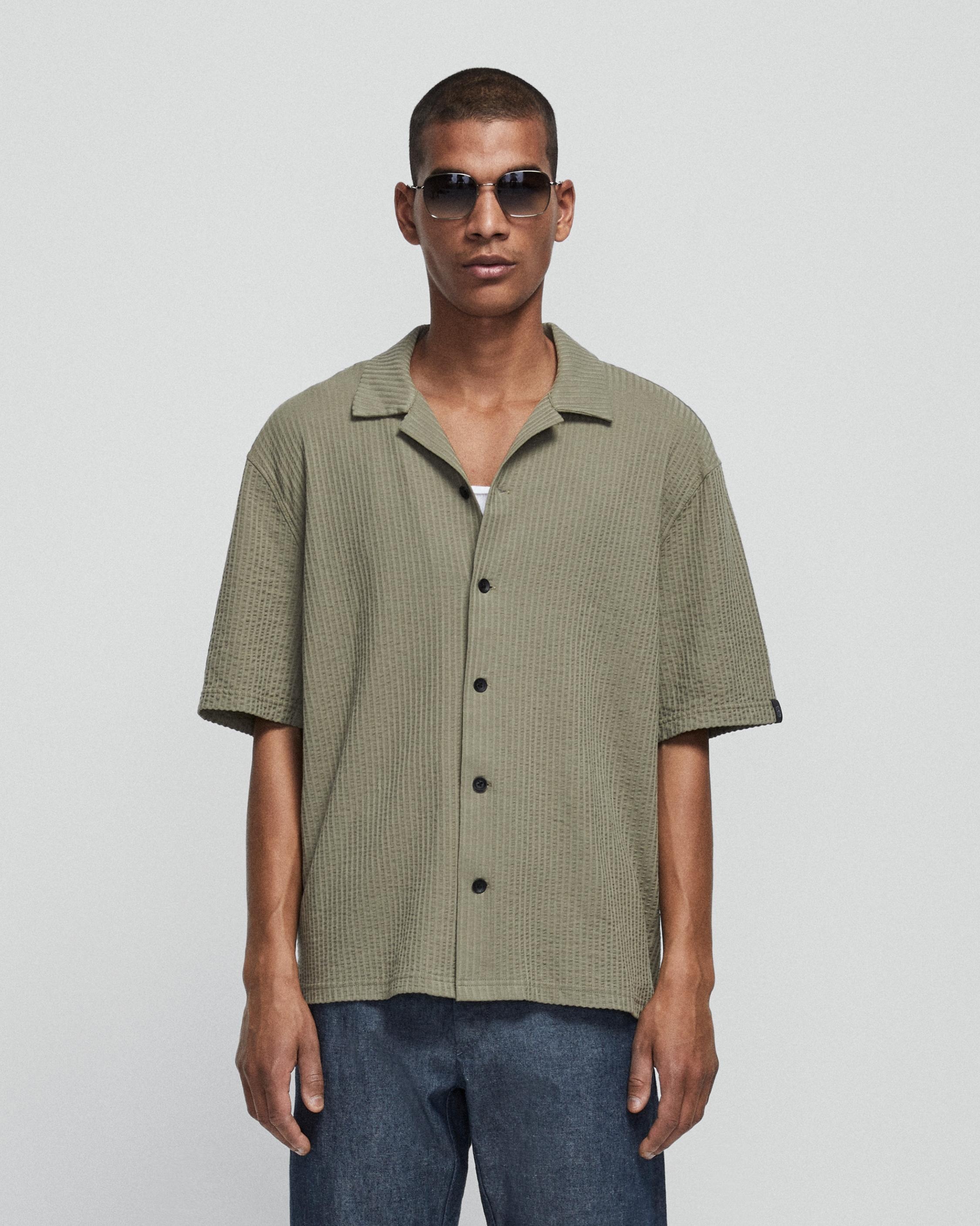 Avery Knit Seersucker Shirt
Classic Fit Shirt - 2