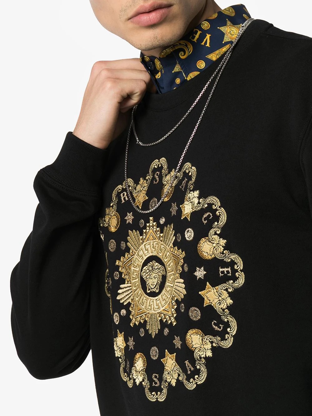 Medusa-embroidered jumper - 5