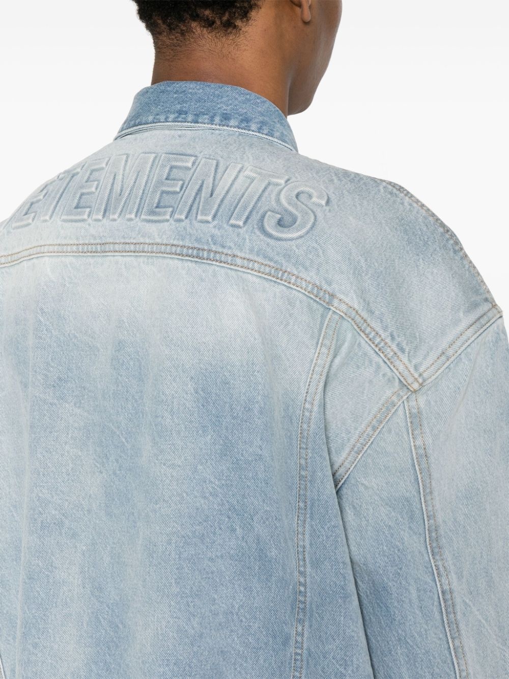 embossed-logo denim jacket - 6