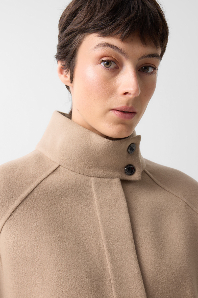 Venice wool vest in Camel 5