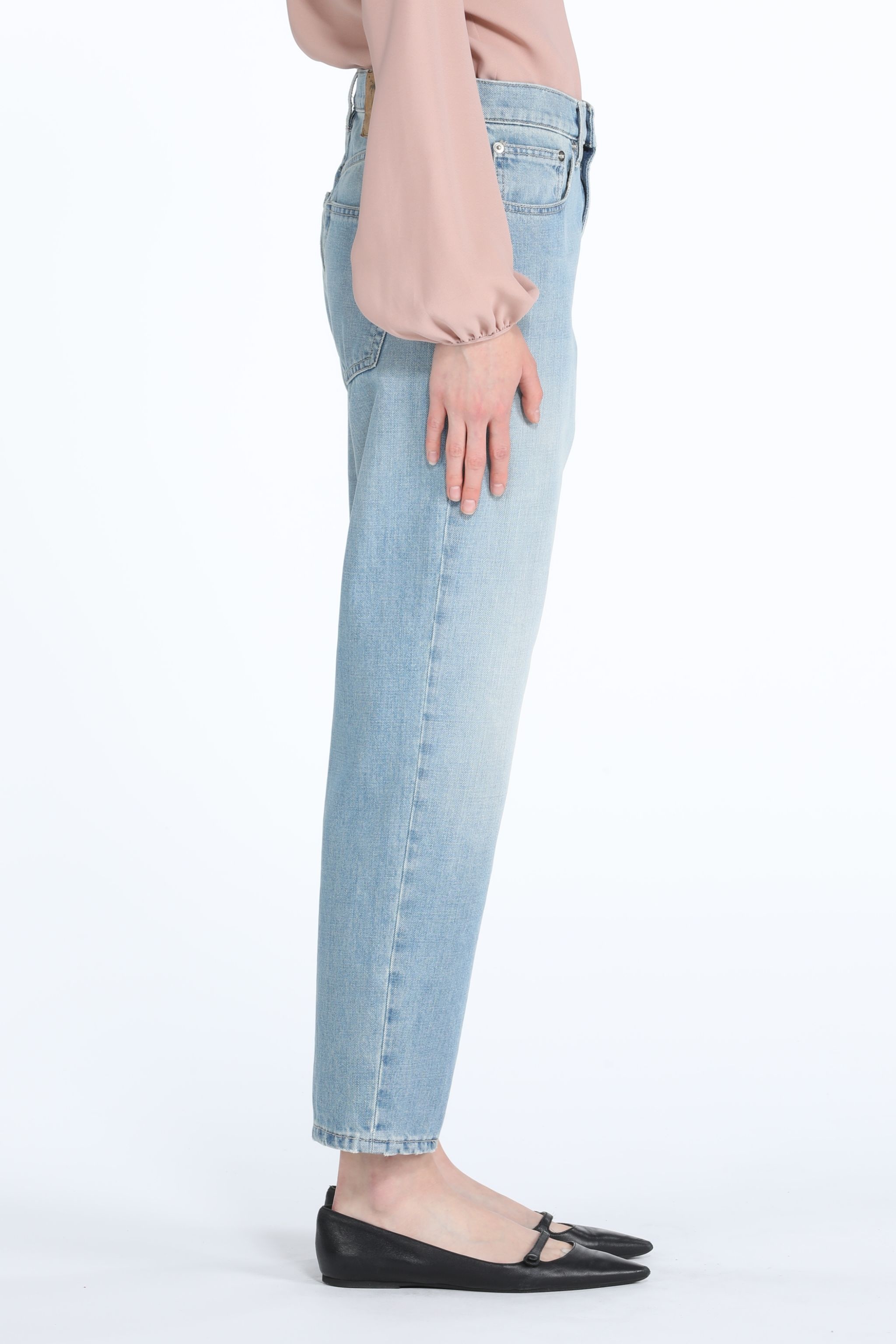 STRAIGHT-LEG JEANS - 3