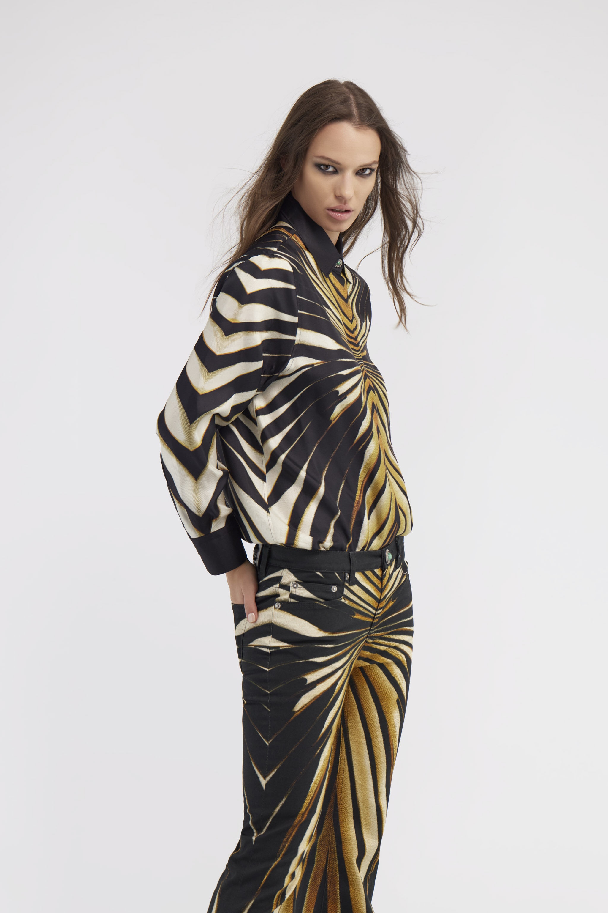 Shirt with Ray of Gold print - 5
