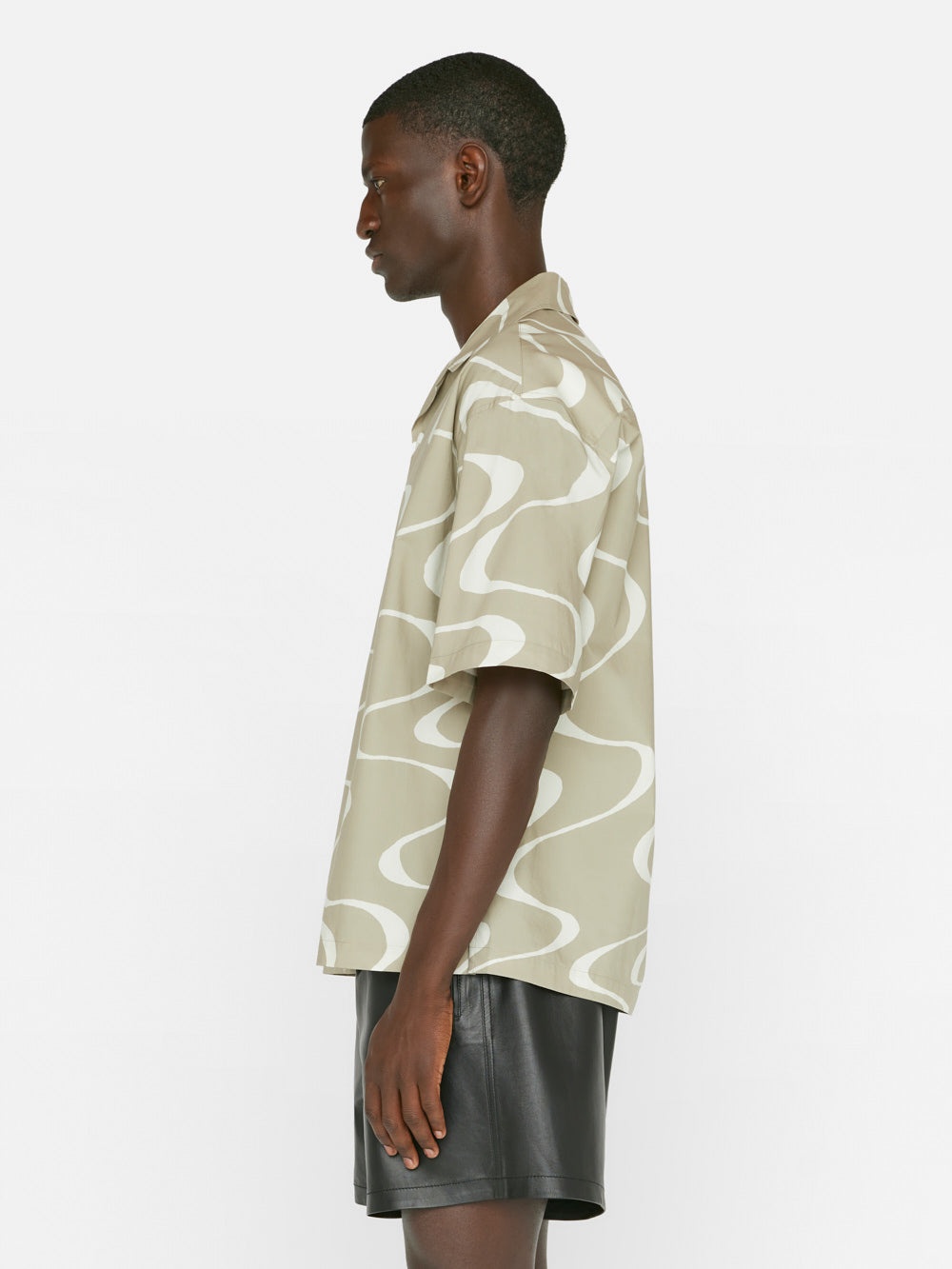 Abstract Wave Graphic Shirt in Sand Beige Print - 6