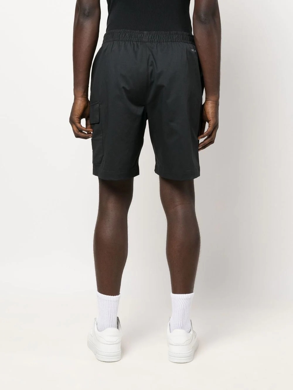 swoosh-logo detail cargo-pocket shorts - 4