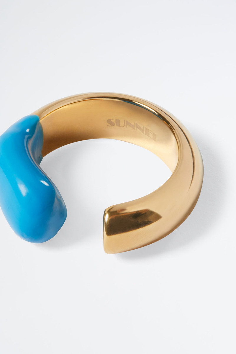 SUNNEI BLUE RUBBERIZED GOLD RING outlook