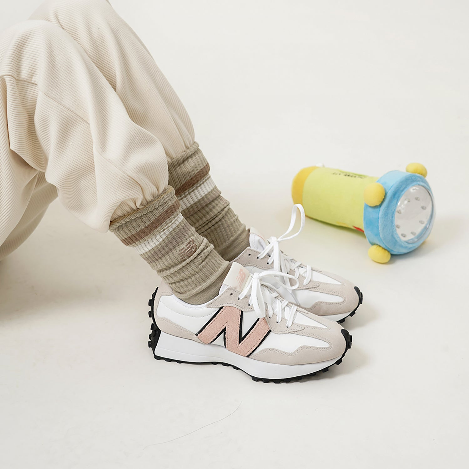 (WMNS) New Balance 327 'White Pink Haze' WS327LR - 9