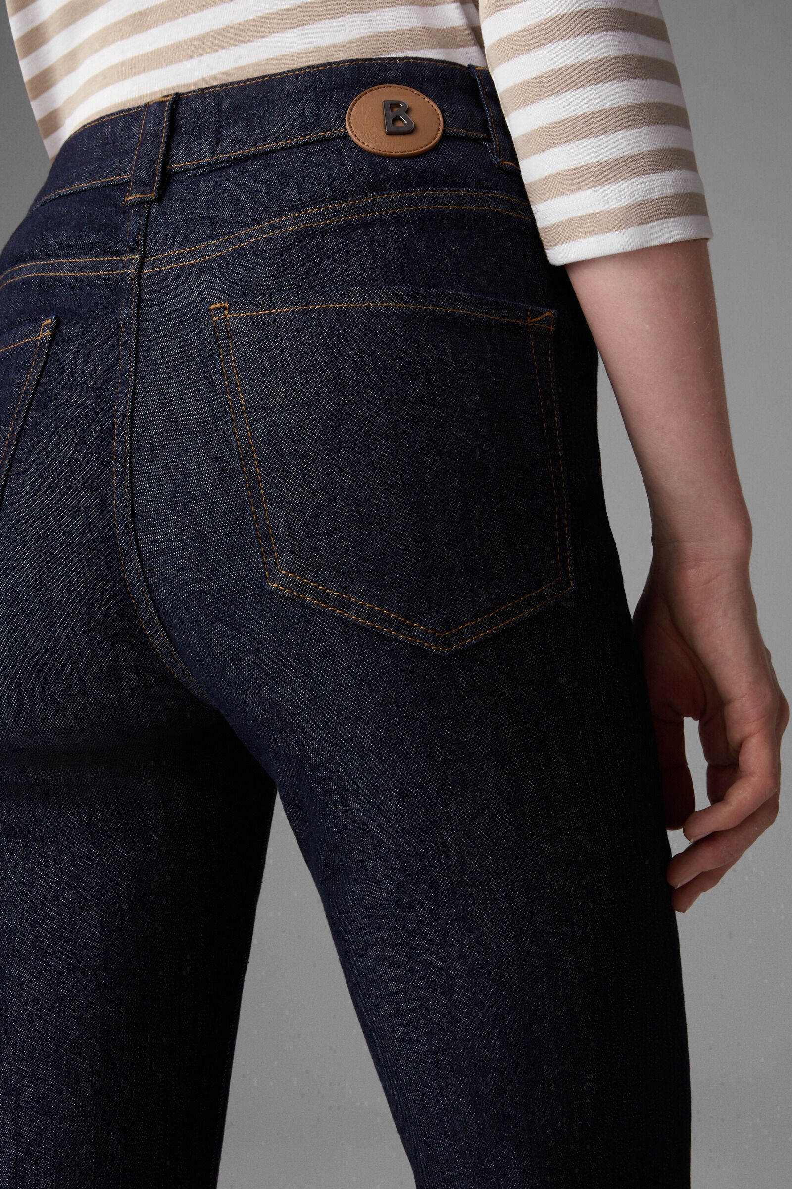 Devin Flared fit jeans in Dark denim blue - 5