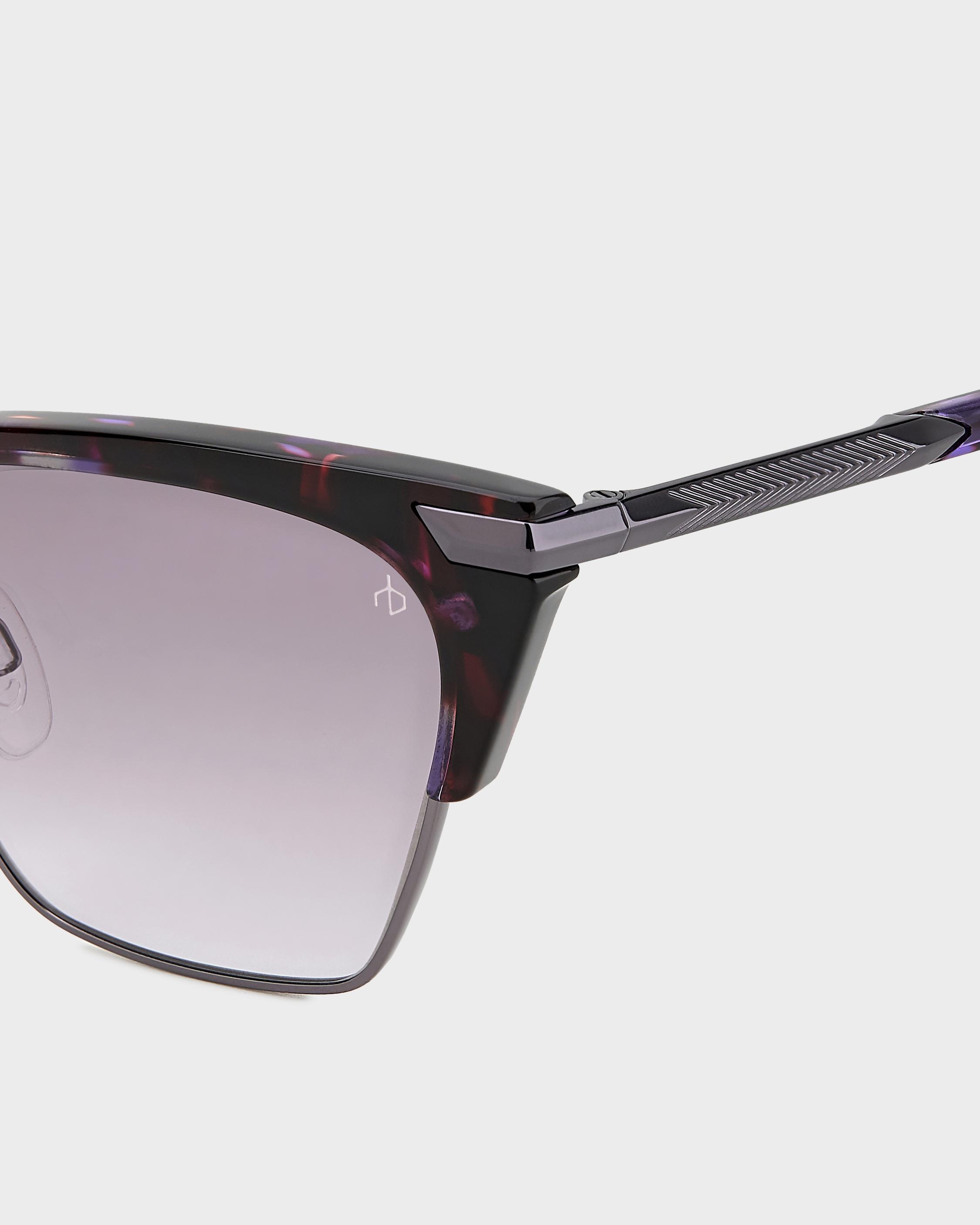Tana
Butterfly Sunglasses - 3