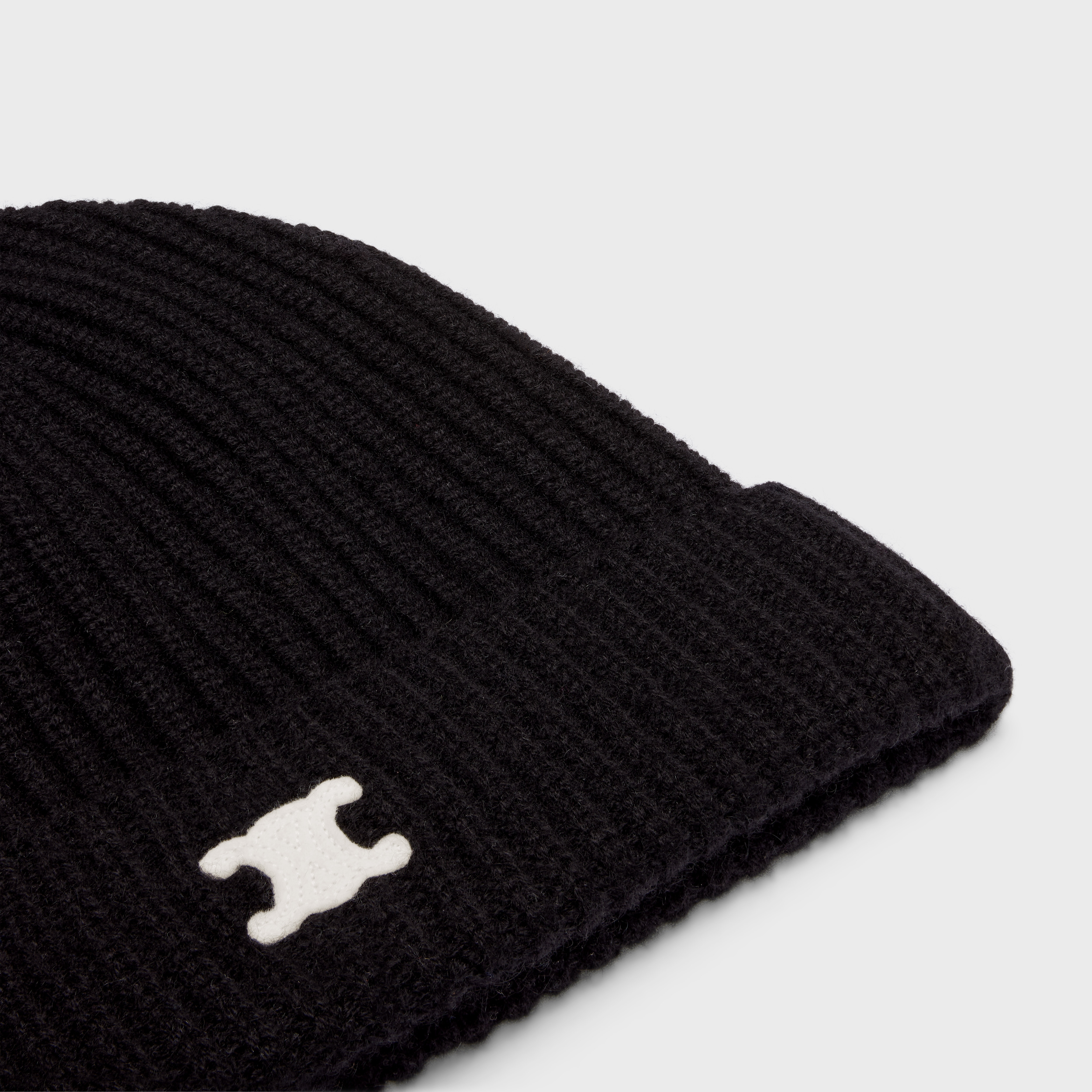 triomphe beanie in heritage cashmere - 3